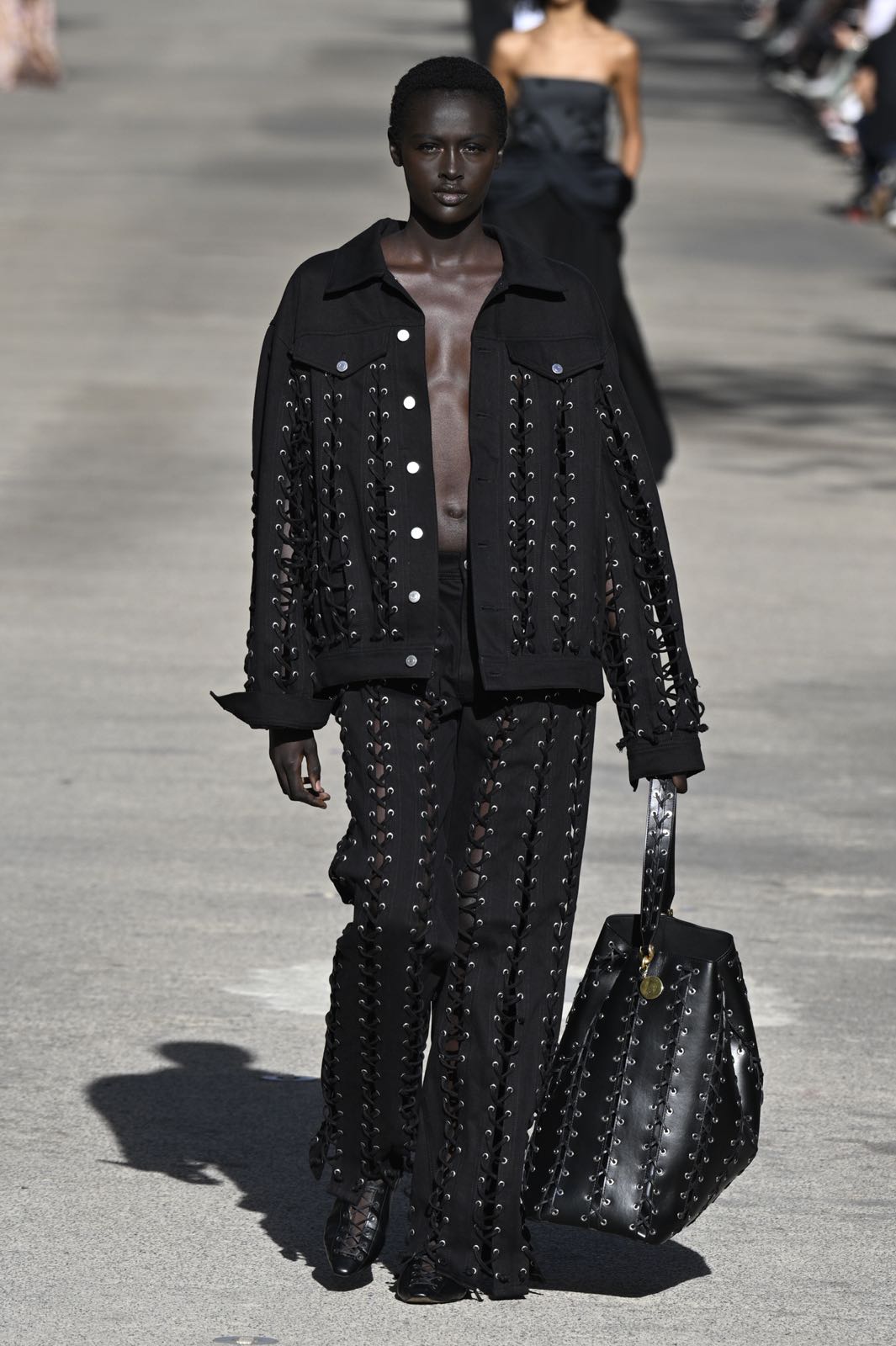 6 denim trends απευθείας από τις πασαρέλες της άνοιξης-6