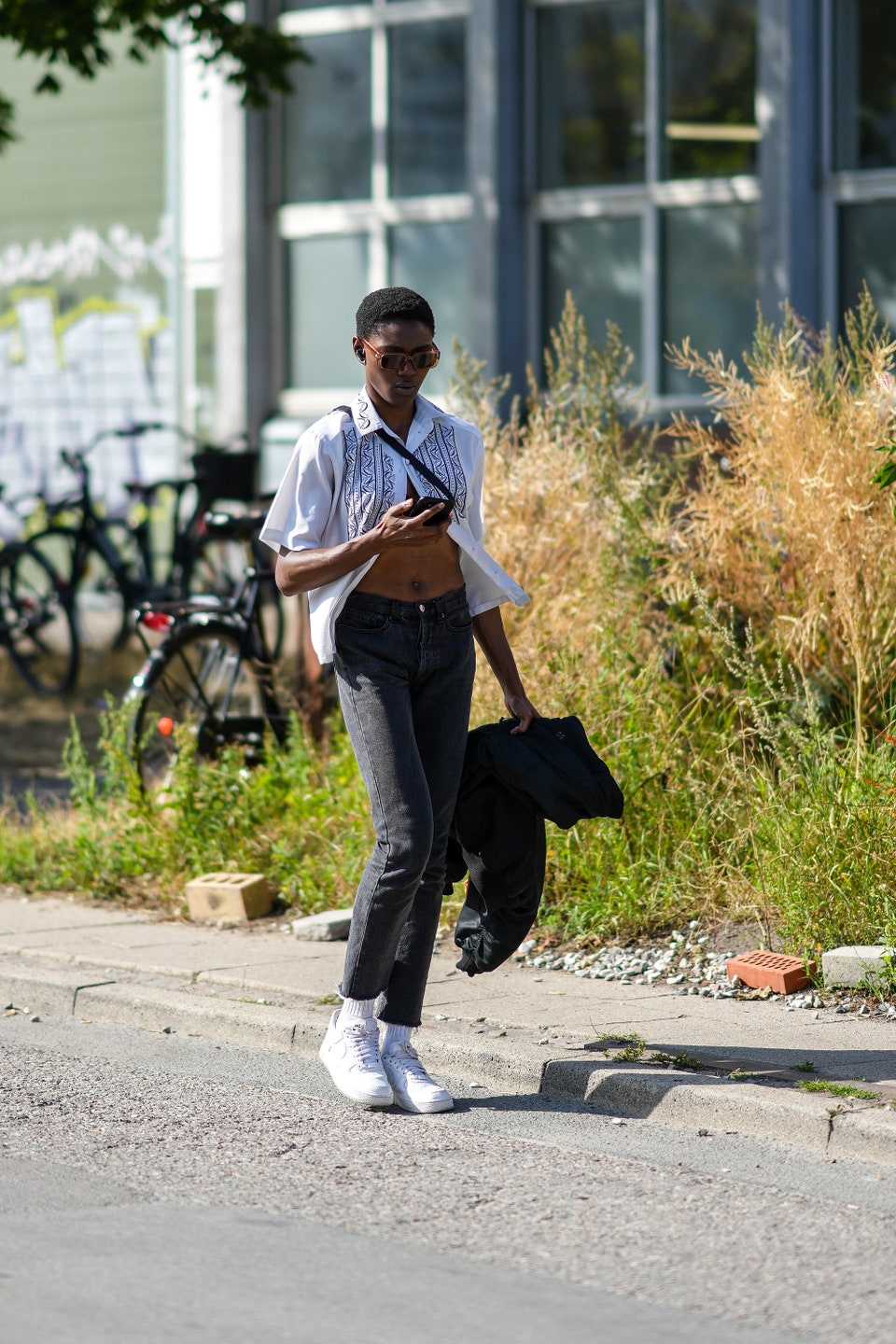 Skinny τζιν: Με αυτά τα 5 παπούτσια θα δείχνουν στην πρώτη γραμμή της μόδας-2