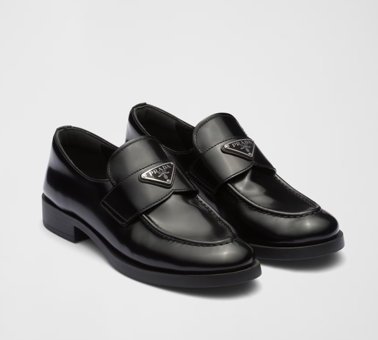 Loafers και φούστα: 5 κομψά outfits που θα υιοθετήσετε non-stop-5