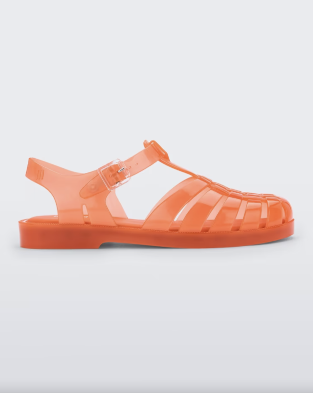 Jelly Sandals: Επέστρεψαν και είναι Vogue approved-4