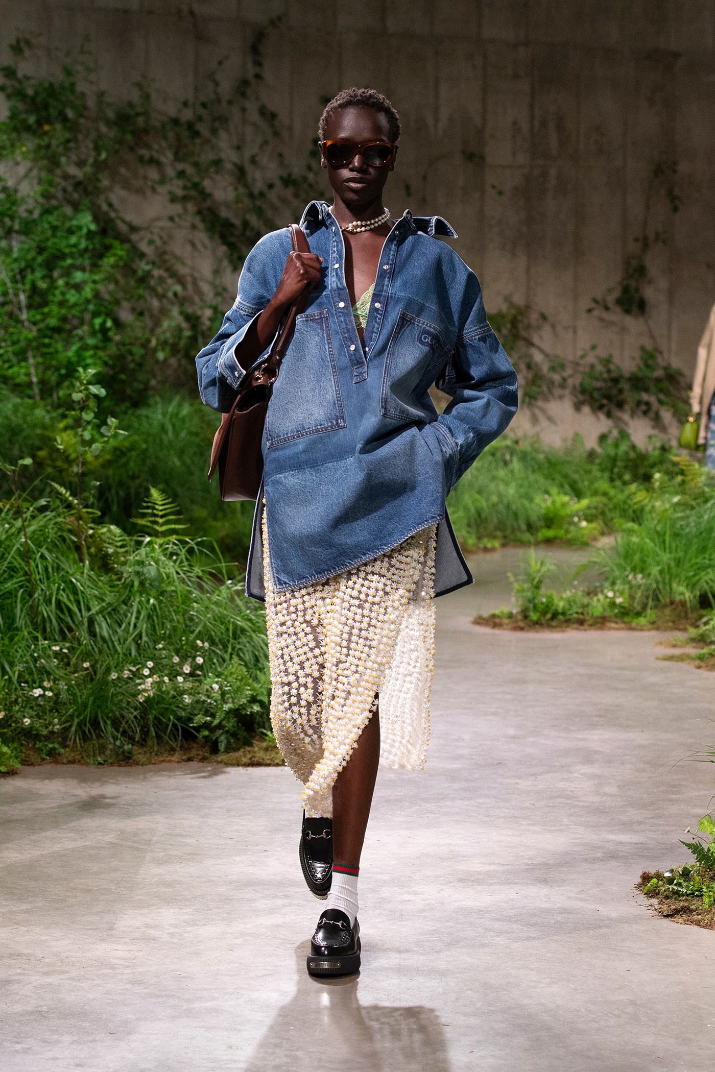 Gucci Cruise 2025: Επιστροφή στο Λονδίνο-12