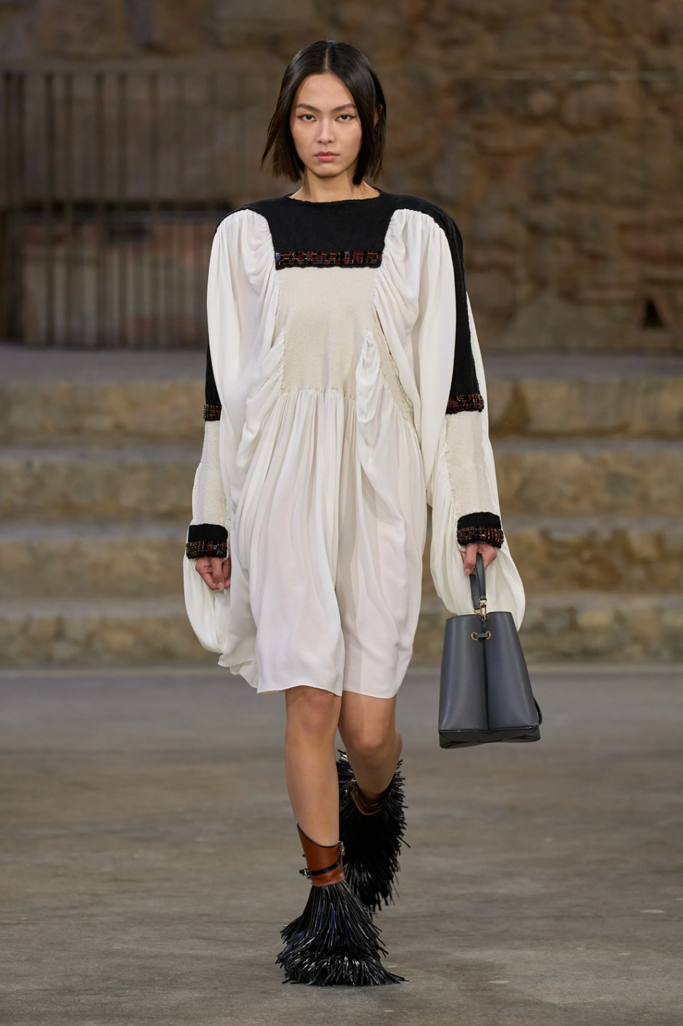 Louis Vuitton Cruise 2025: Ένα ταξίδι στην καταλανική κουλτούρα-3