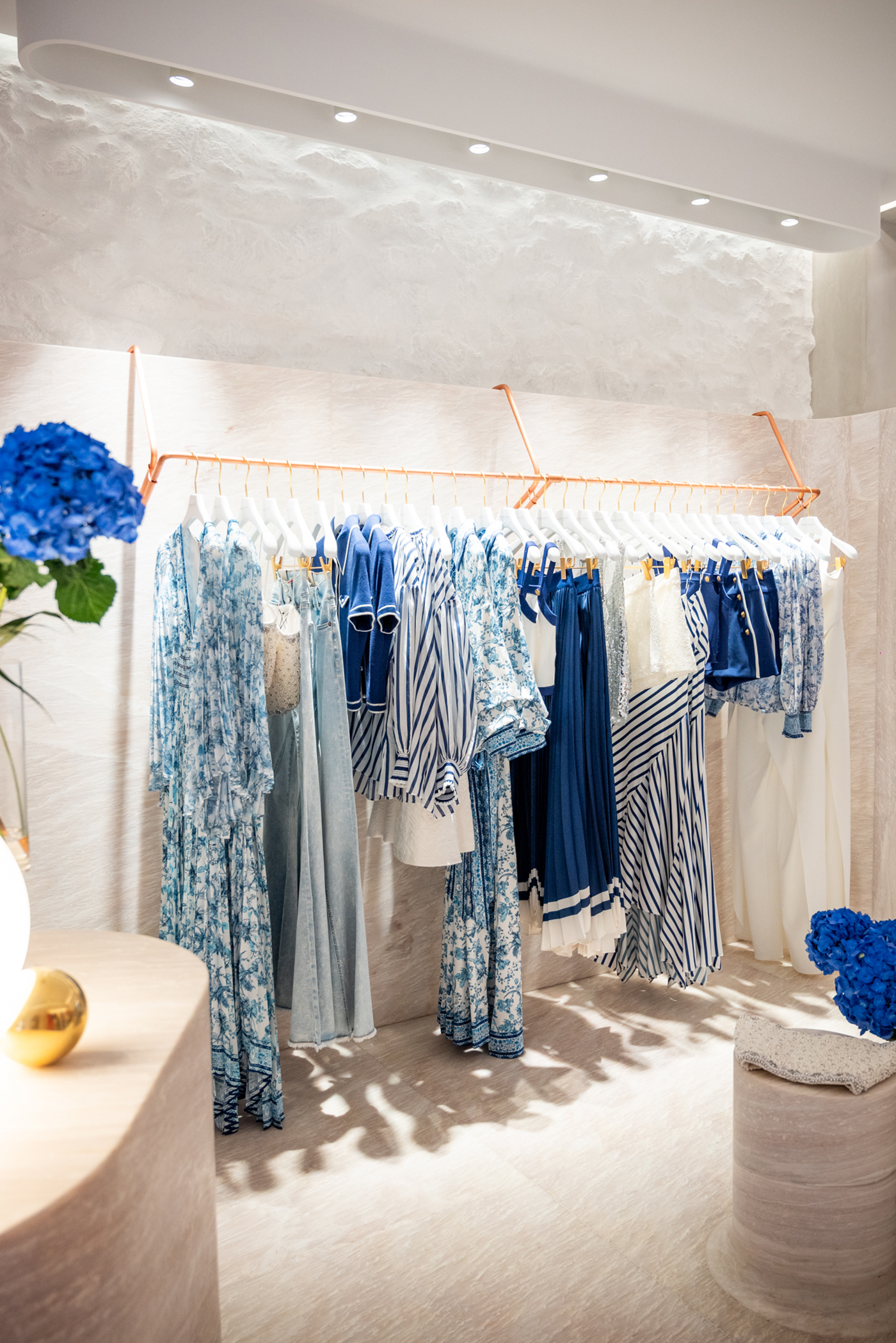 Island shopping στη Μύκονο στο νέο pop-up store alice + olivia-3