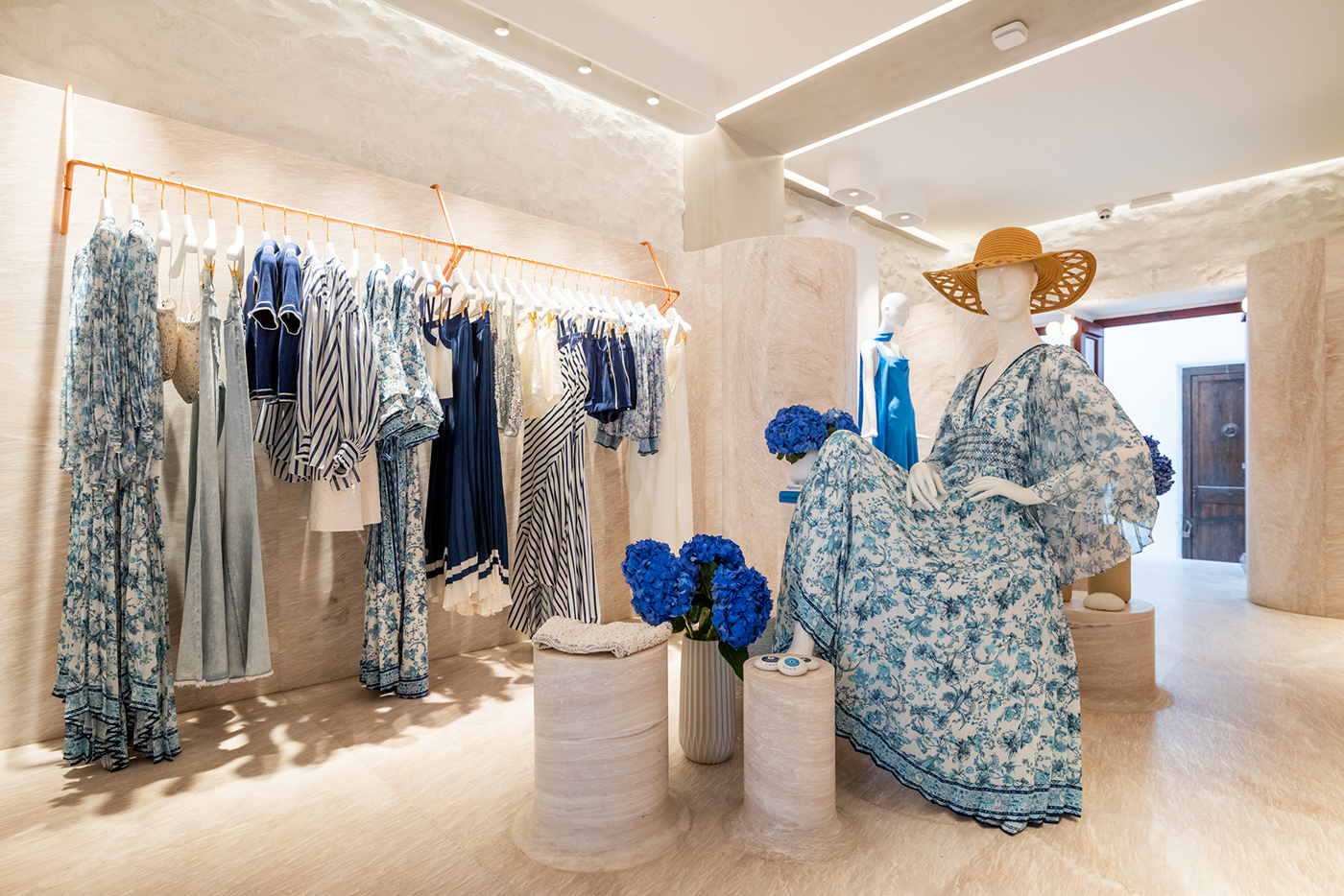 Island shopping στη Μύκονο στο νέο pop-up store alice + olivia-2