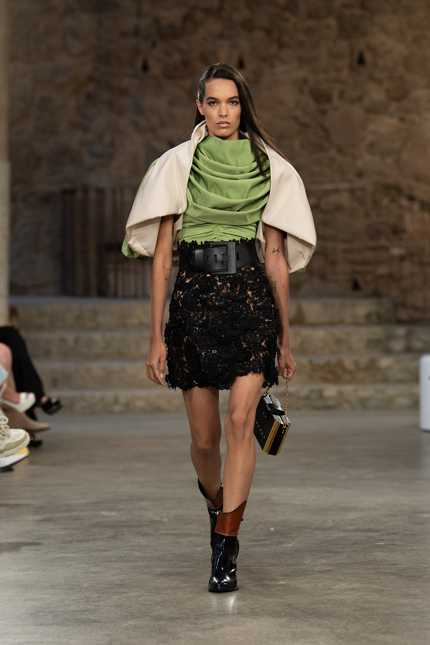 Louis Vuitton Cruise 2025: Ένα ταξίδι στην καταλανική κουλτούρα-4