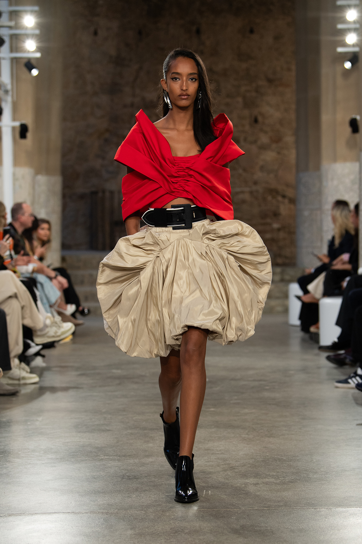 Louis Vuitton Cruise 2025: Ένα ταξίδι στην καταλανική κουλτούρα-1