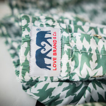 love-brand-co-το-label-που-βοηθά-στην-προστασία-της-θ-317043