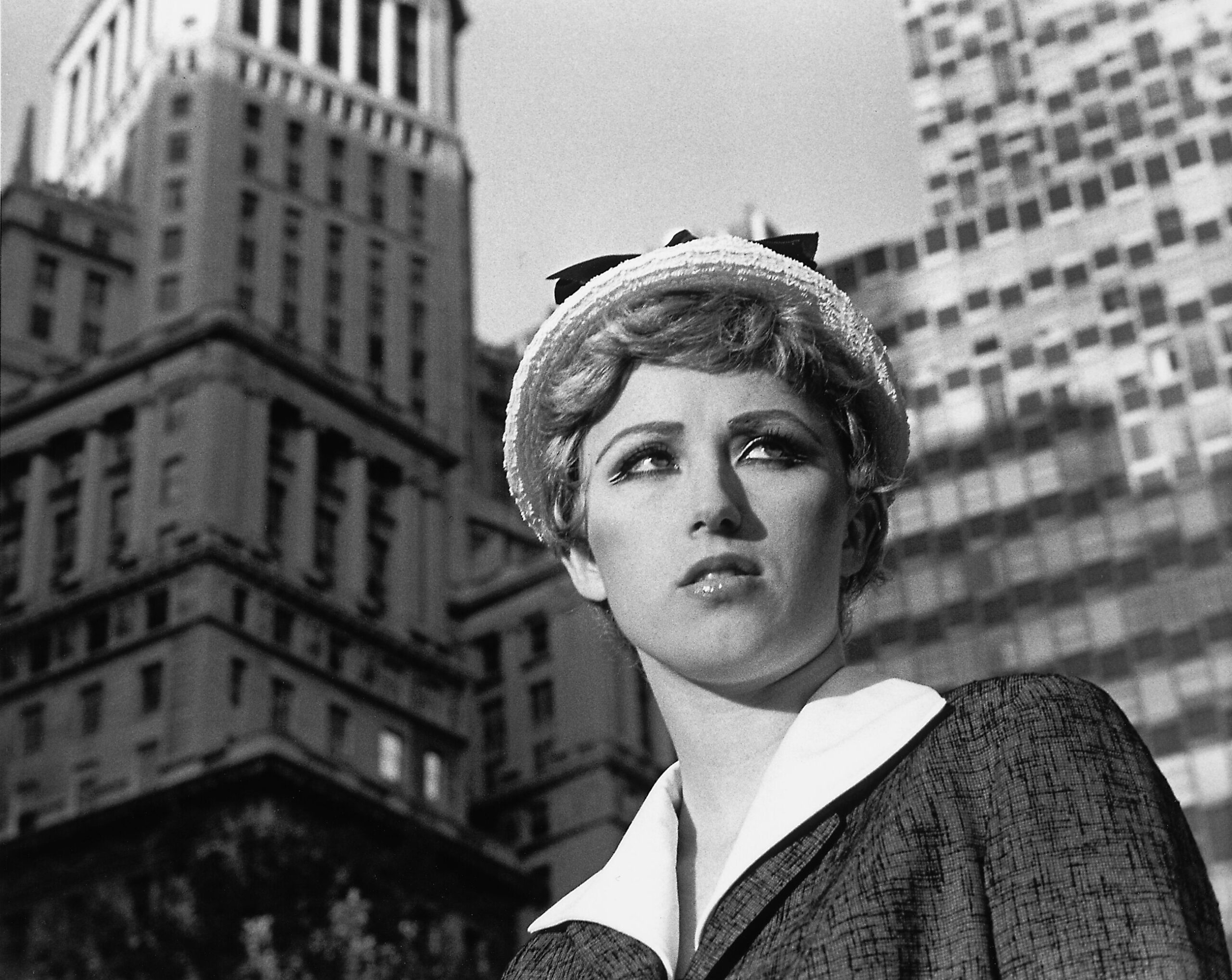 Οι μεταμορφώσεις της Cindy Sherman σε μια μεγάλη έκθεση με έργα της Αμερικανίδας καλλιτέχνιδας στην Αθήνα-1