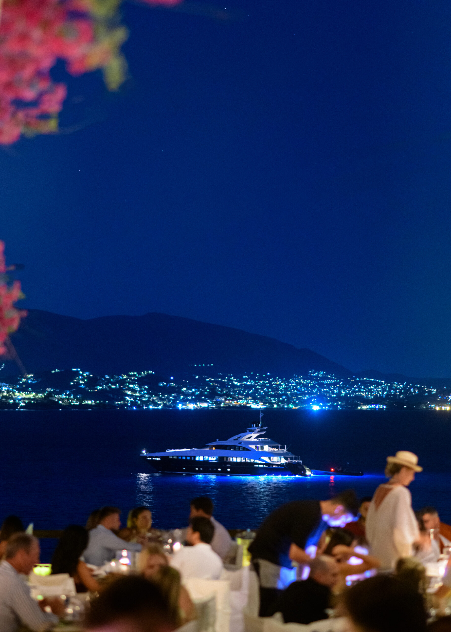 Island: Καλοκαίρι με θέα την Αθηναϊκή Ριβιέρα στο πιο εμβληματικό club restaurant-5