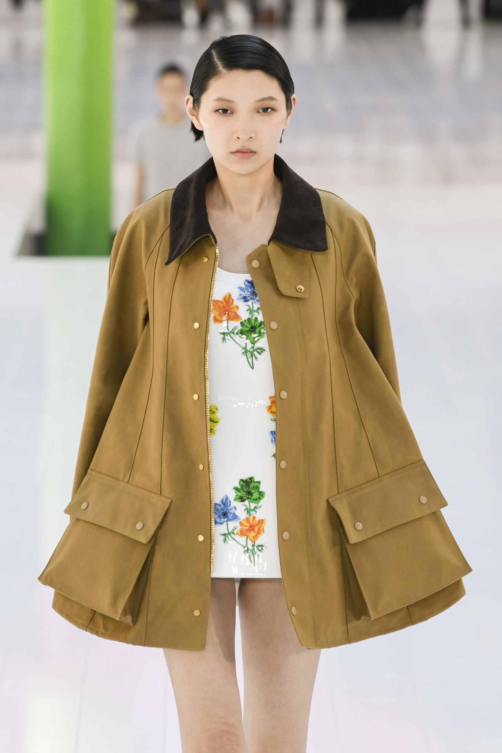 Barn jacket: Αυτό είναι το νέο trending πανωφόρι-2