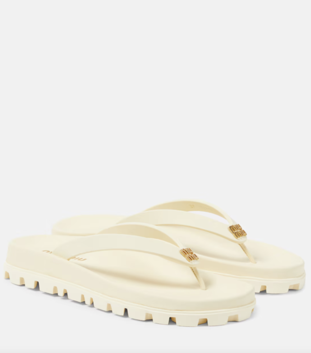 6 beach essentials που θα ορίσουν τις stylish εμφανίσεις στην παραλία-5