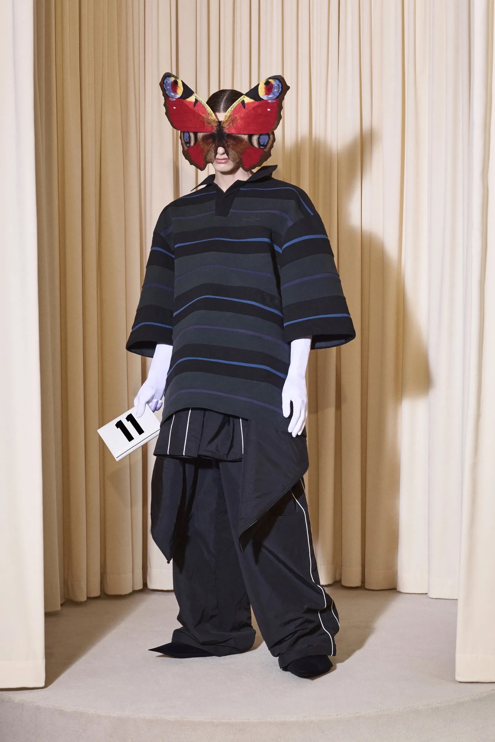 Balenciaga Haute Couture FW24-25: Ο Demna παρουσιάζει ακόμη μία τολμηρή συλλογή-1