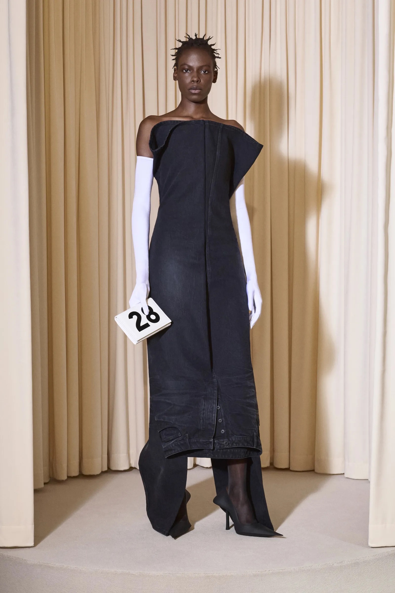 Balenciaga Haute Couture FW24-25: Ο Demna παρουσιάζει ακόμη μία τολμηρή συλλογή-2