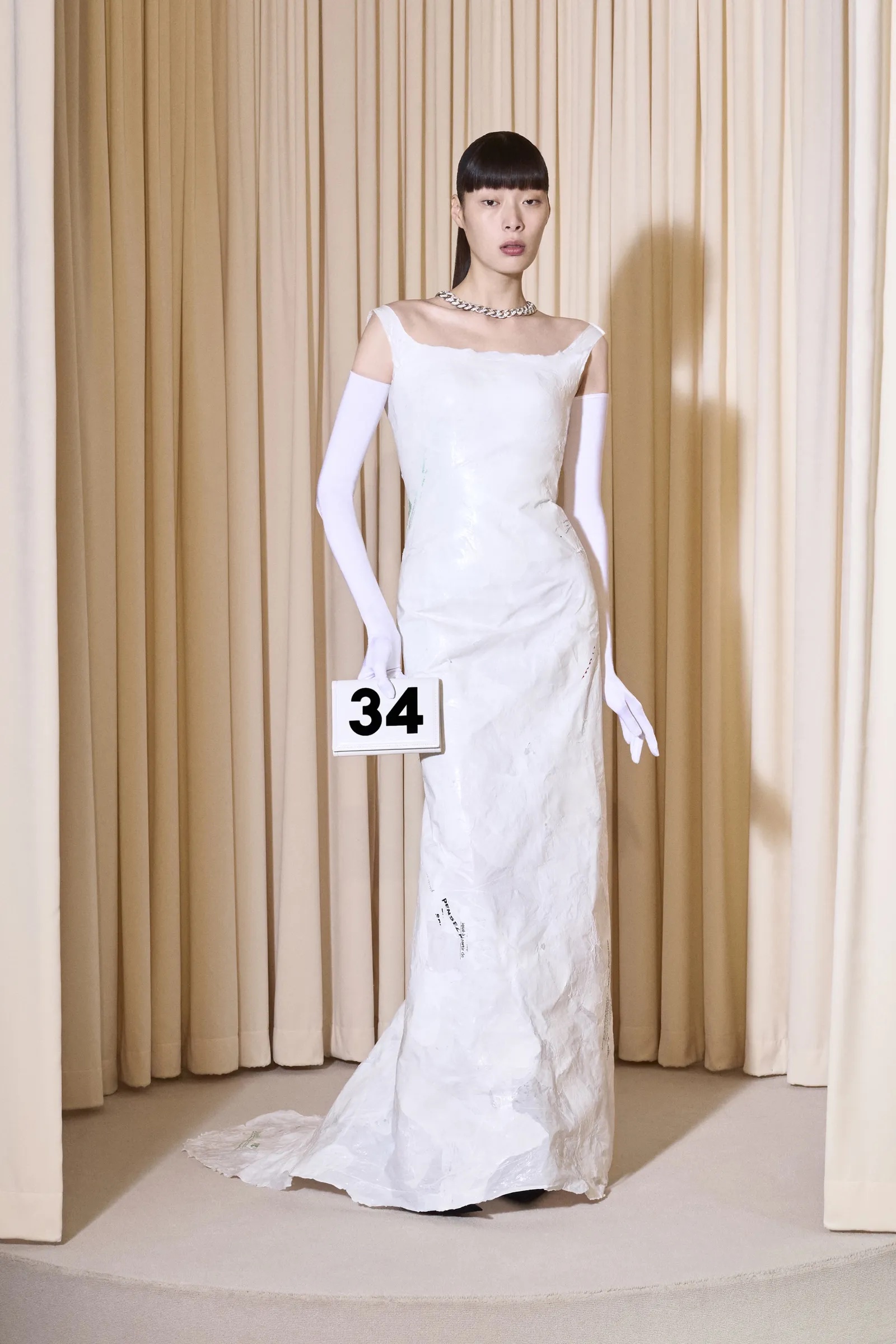 Balenciaga Haute Couture FW24-25: Ο Demna παρουσιάζει ακόμη μία τολμηρή συλλογή-3