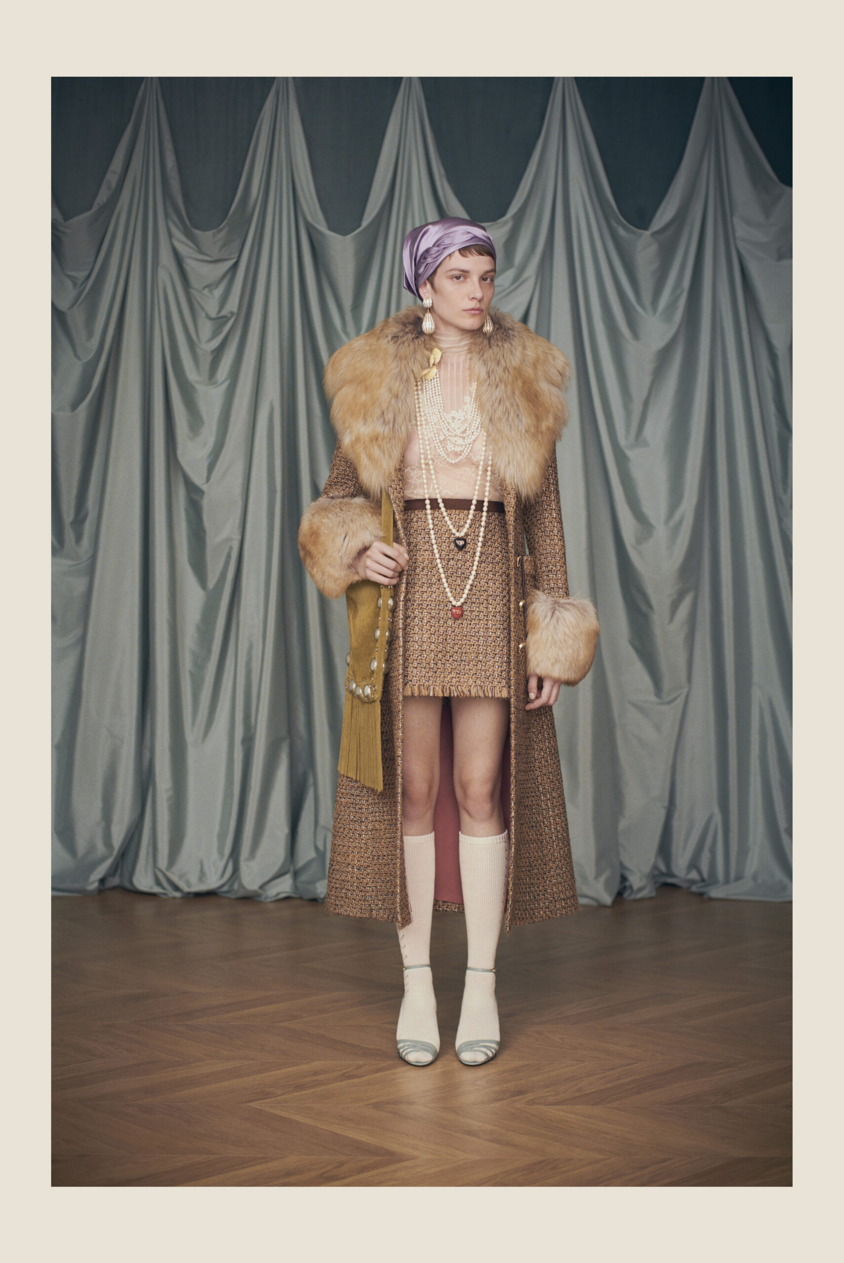 Ο Alessandro Michele εκπλήσσει το κοινό με την πρώτη του Resort 2025 collection για τον Valentino-3