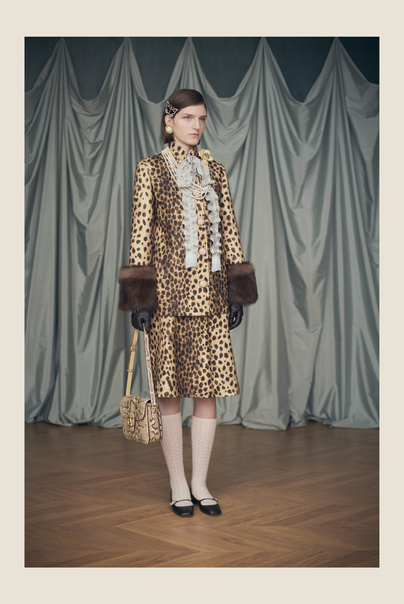 Ο Alessandro Michele εκπλήσσει το κοινό με την πρώτη του Resort 2025 collection για τον Valentino-2