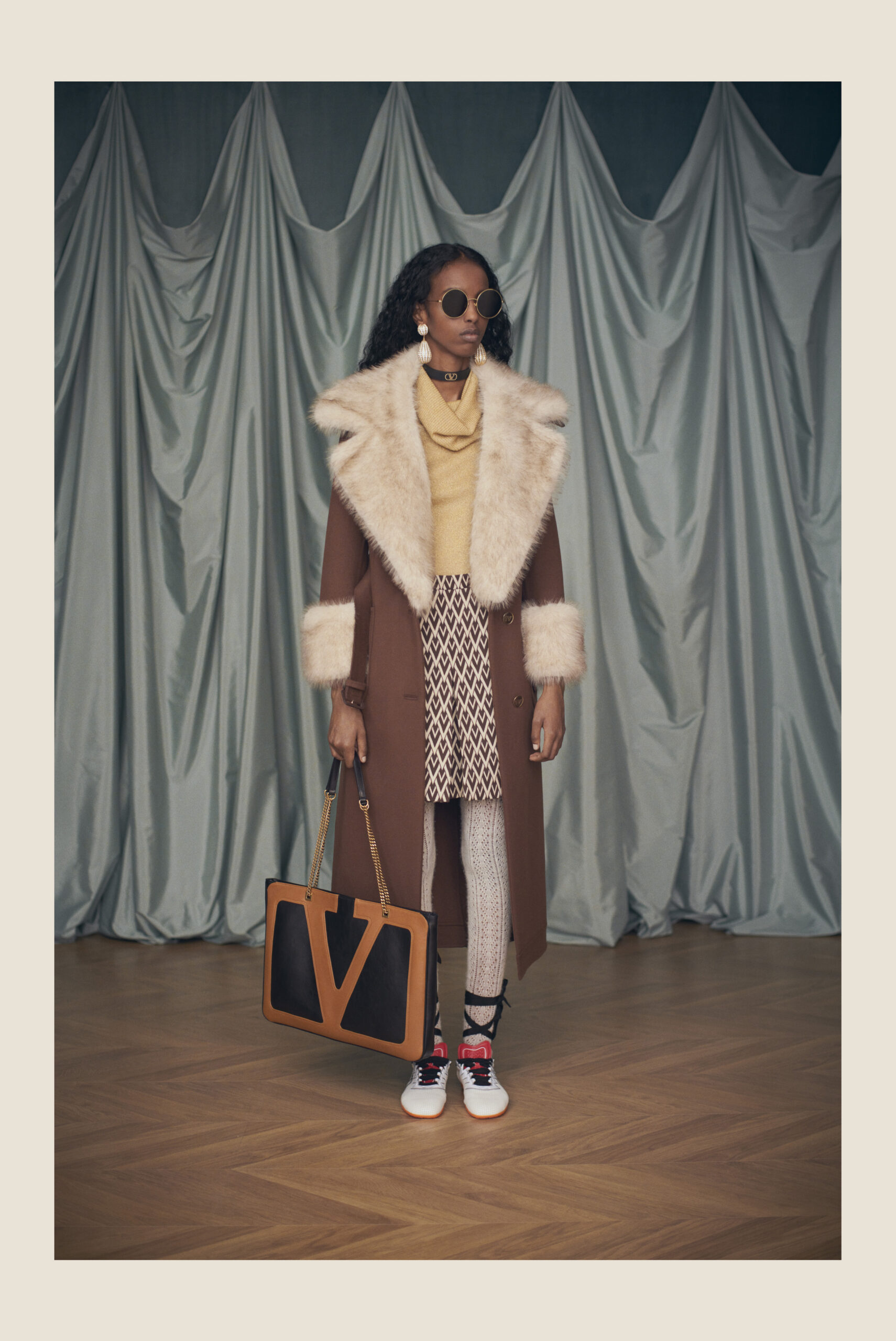 Ο Alessandro Michele εκπλήσσει το κοινό με την πρώτη του Resort 2025 collection για τον Valentino-8
