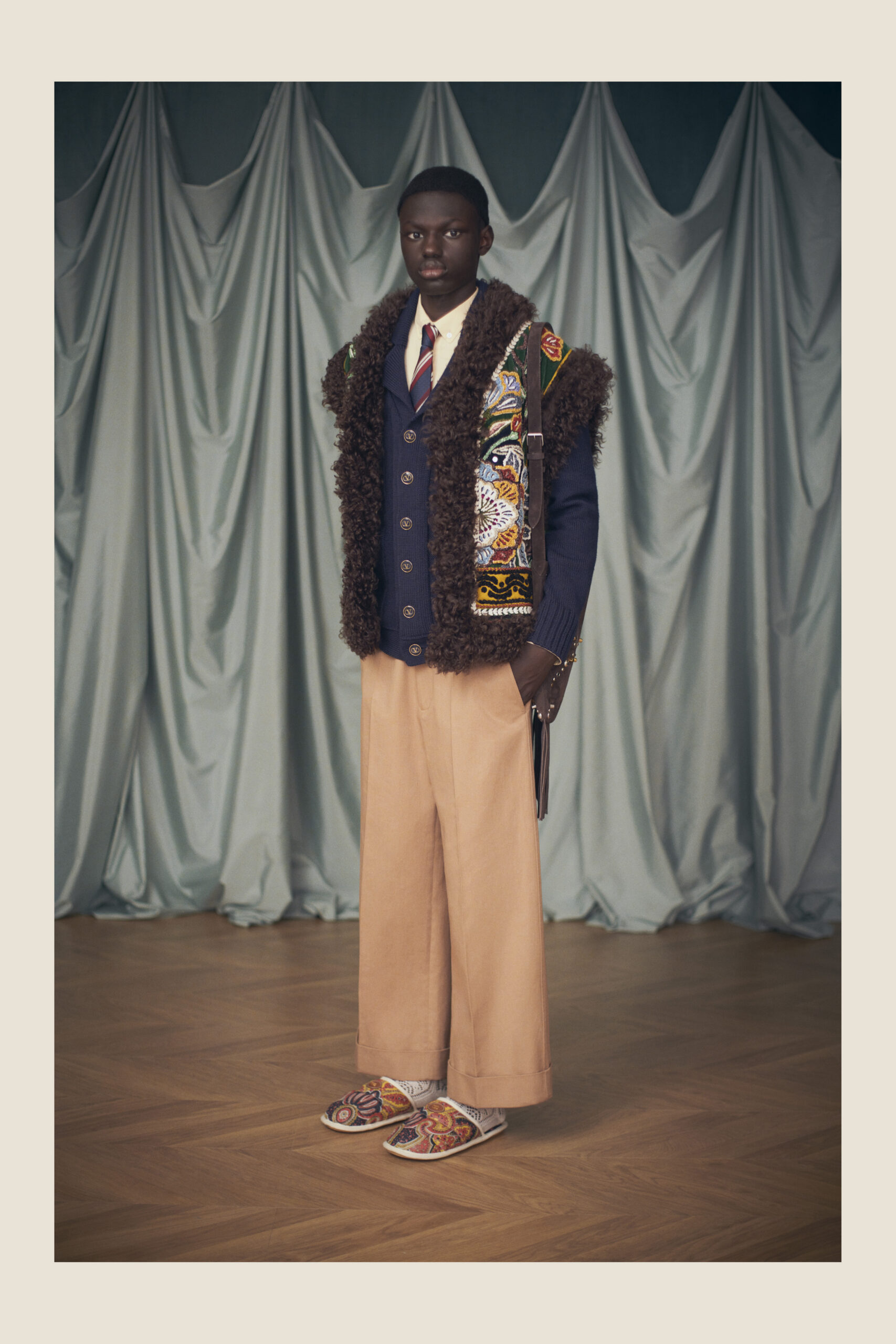 Ο Alessandro Michele εκπλήσσει το κοινό με την πρώτη του Resort 2025 collection για τον Valentino-14