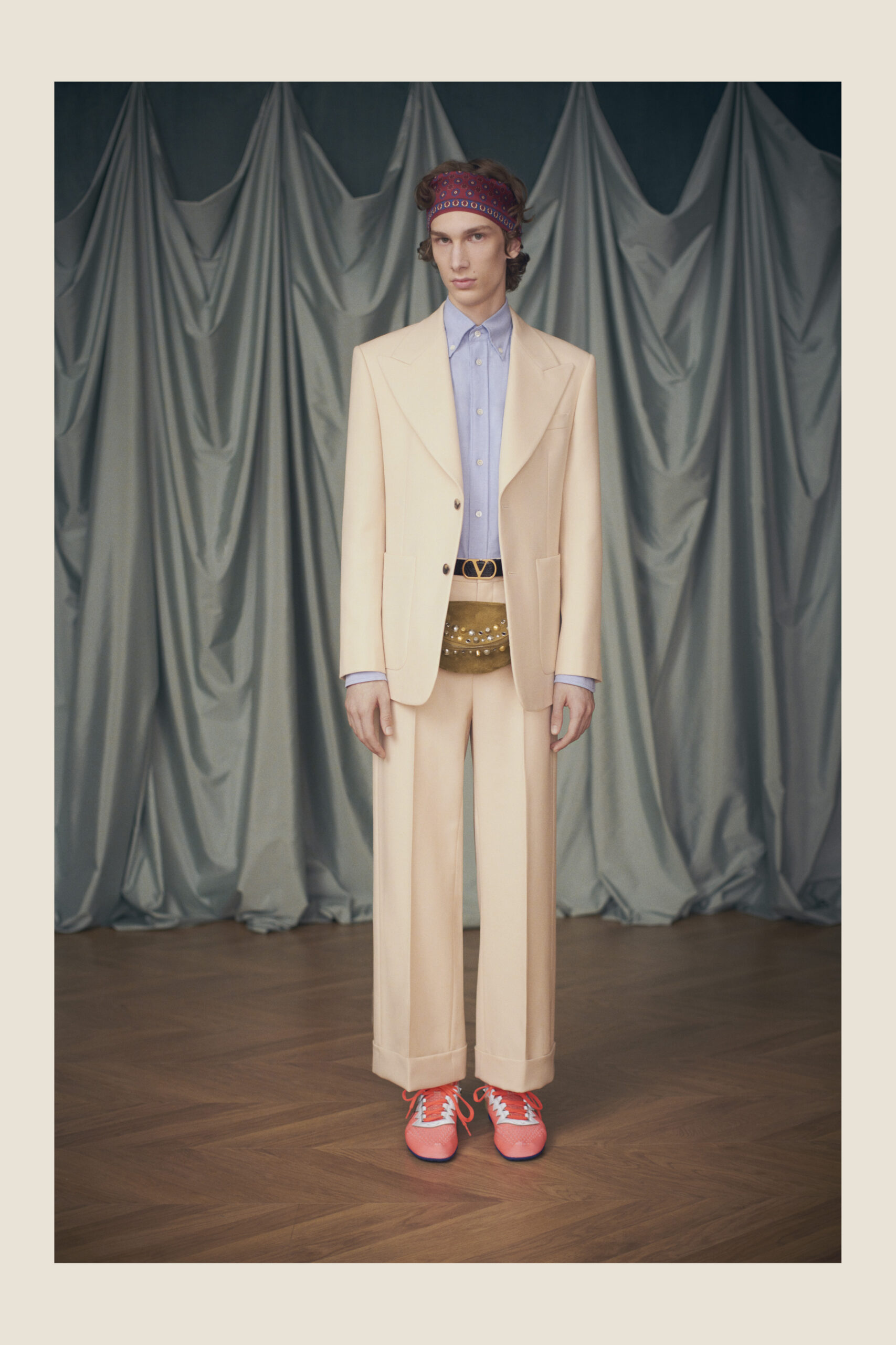 Ο Alessandro Michele εκπλήσσει το κοινό με την πρώτη του Resort 2025 collection για τον Valentino-17