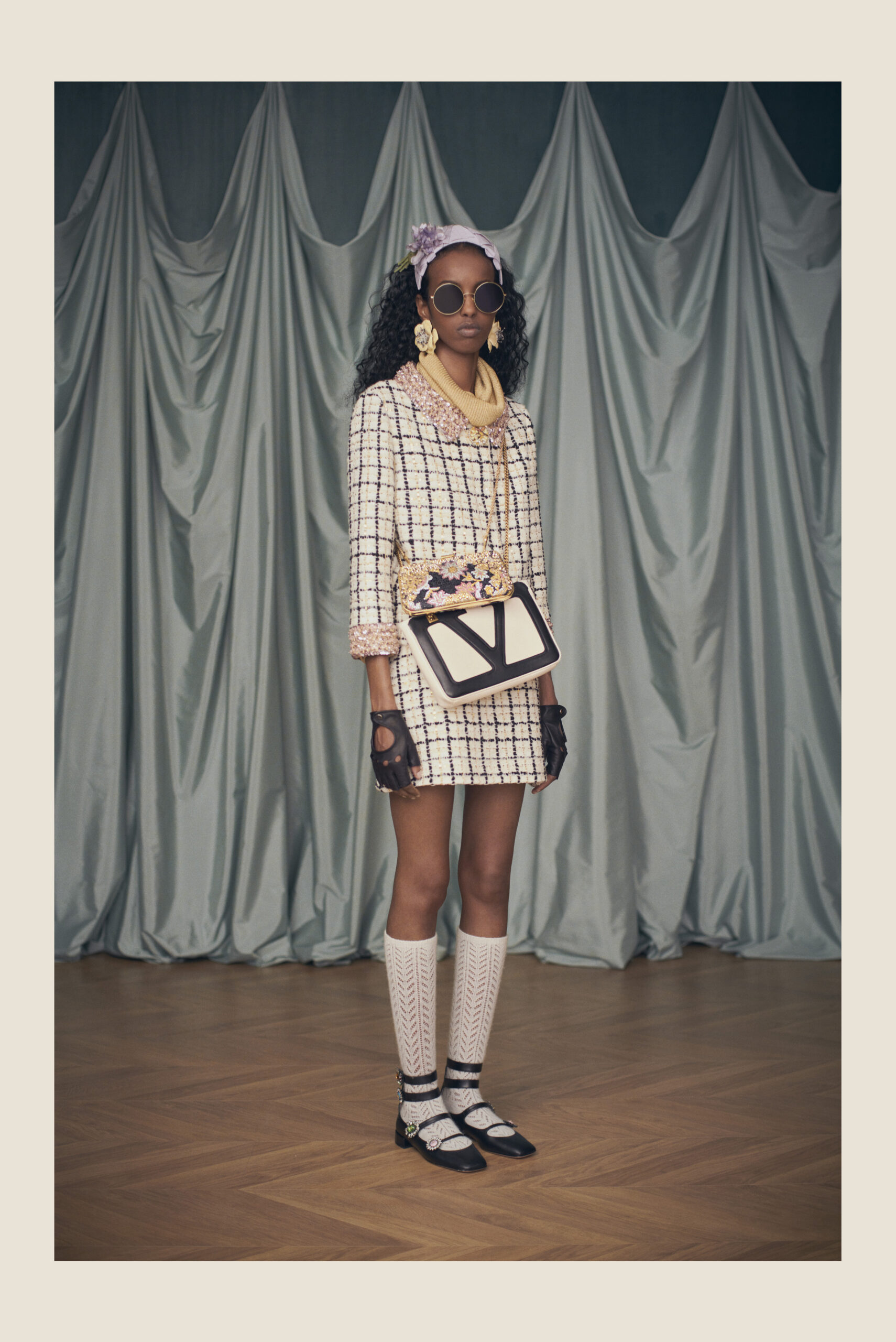 Ο Alessandro Michele εκπλήσσει το κοινό με την πρώτη του Resort 2025 collection για τον Valentino-18