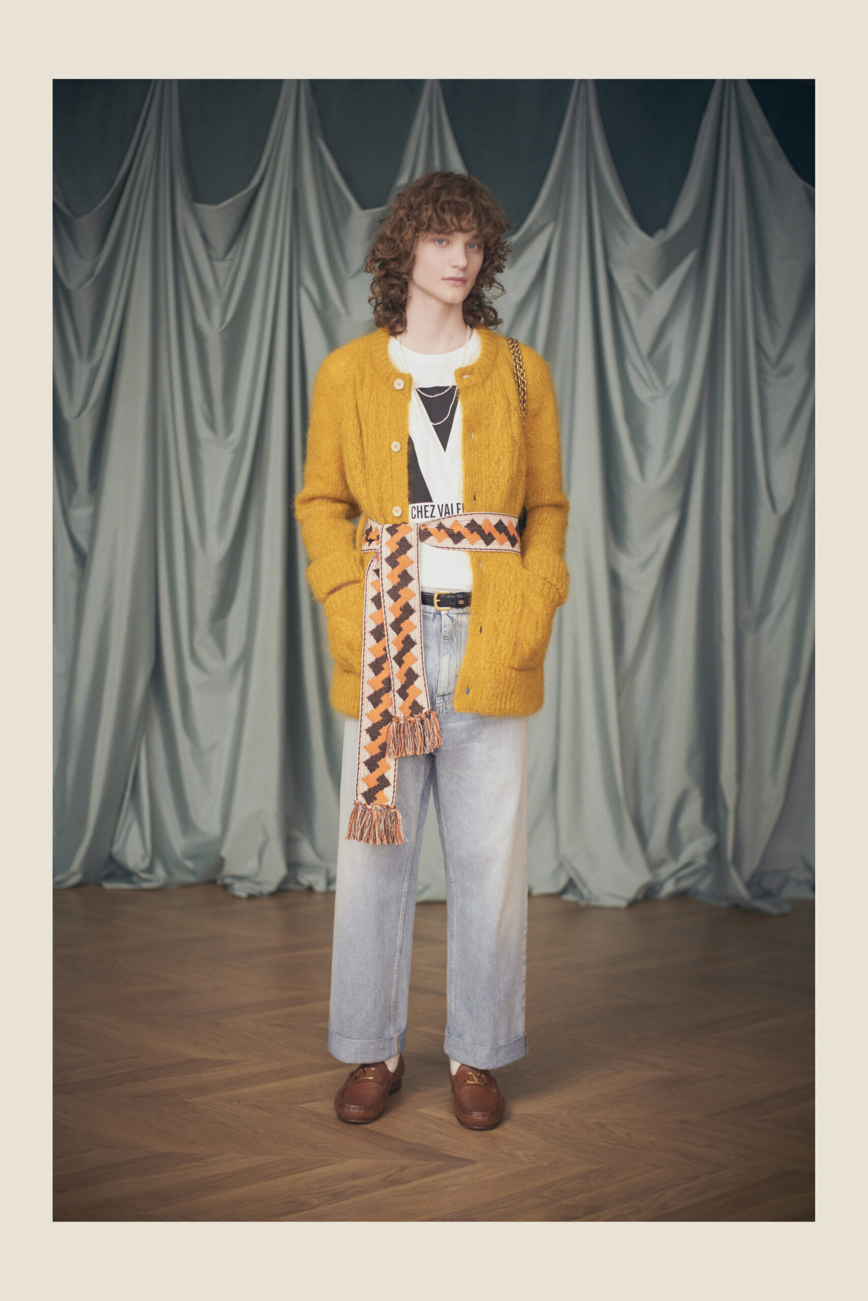 Ο Alessandro Michele εκπλήσσει το κοινό με την πρώτη του Resort 2025 collection για τον Valentino-19