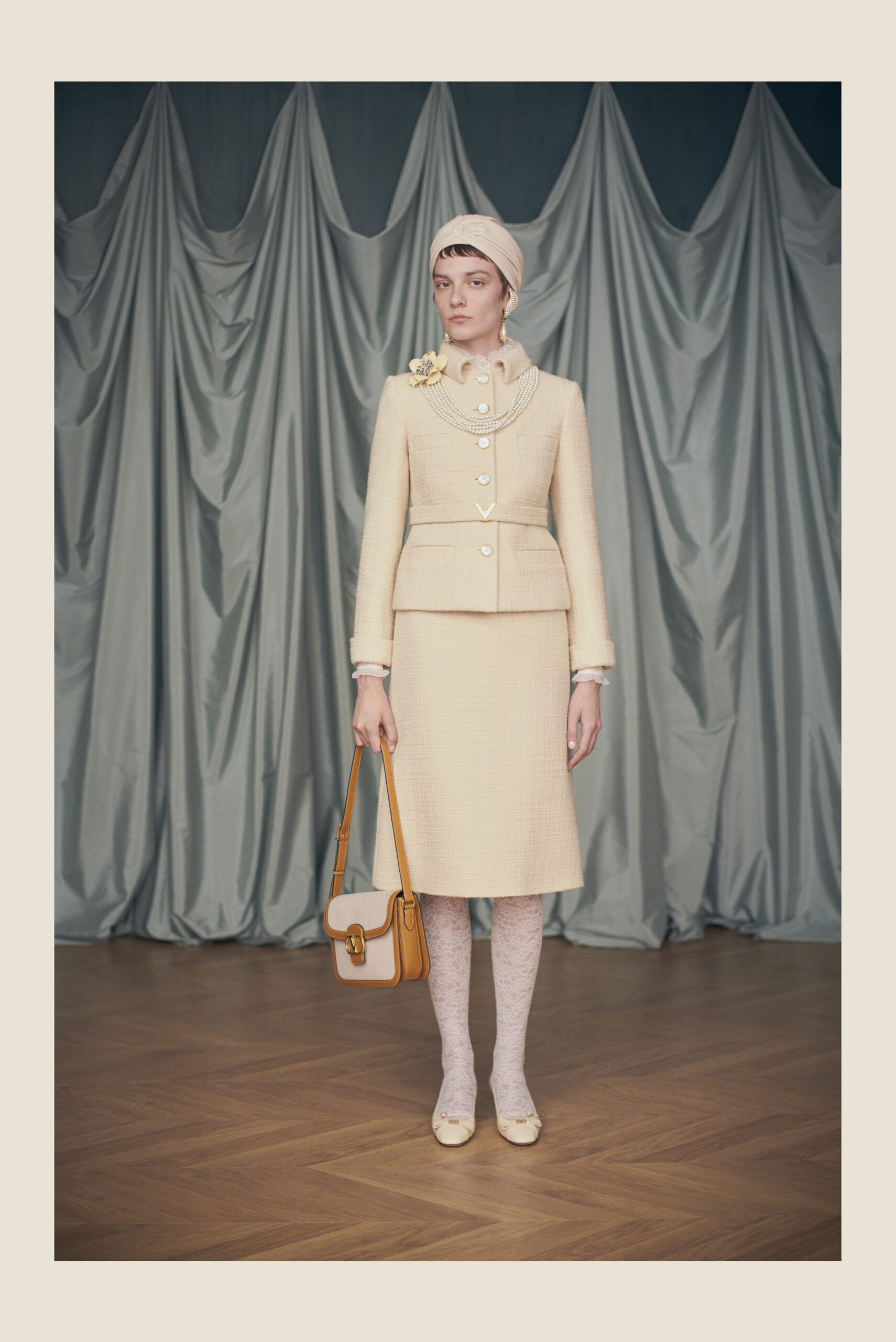 Ο Alessandro Michele εκπλήσσει το κοινό με την πρώτη του Resort 2025 collection για τον Valentino-28