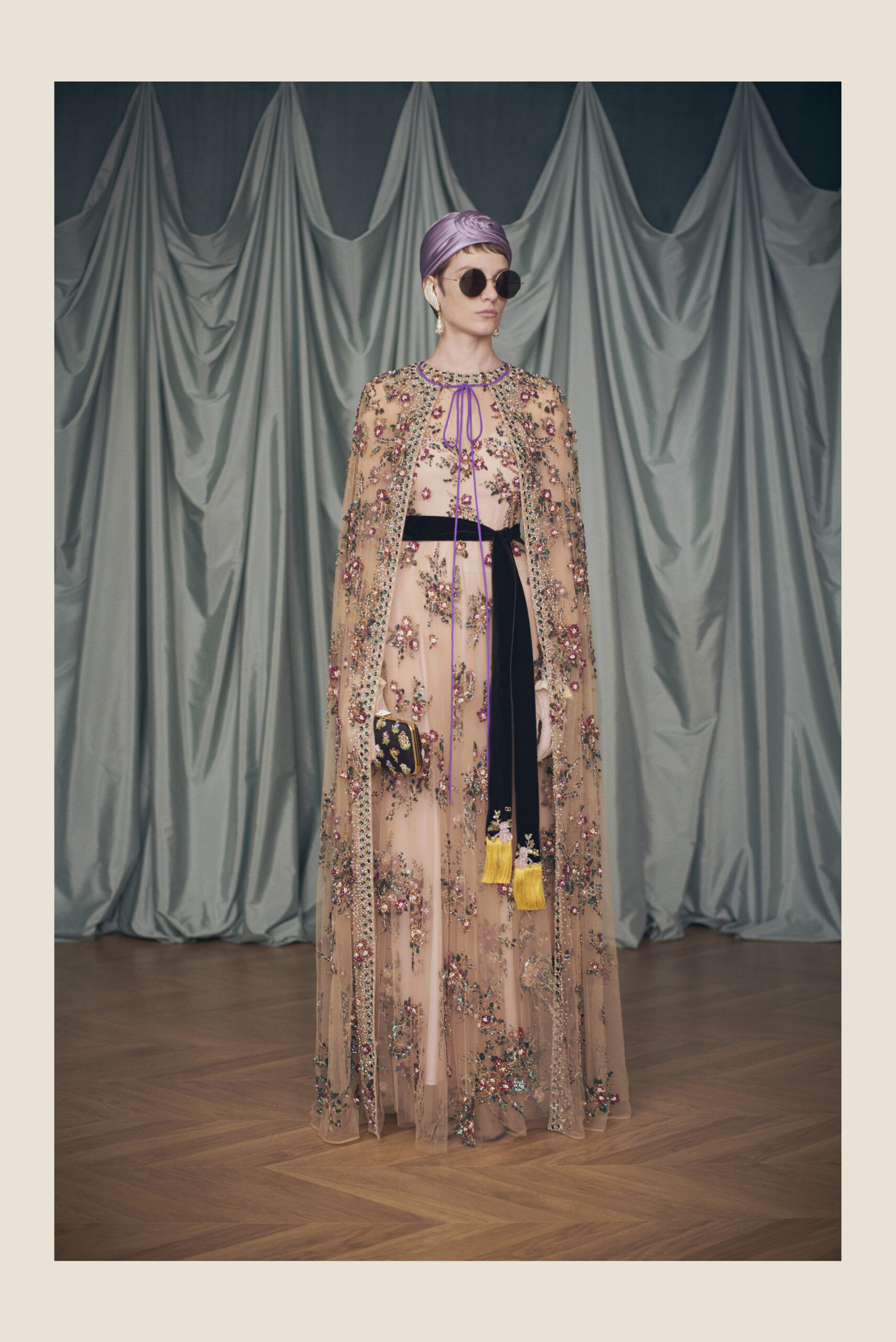 Ο Alessandro Michele εκπλήσσει το κοινό με την πρώτη του Resort 2025 collection για τον Valentino-22
