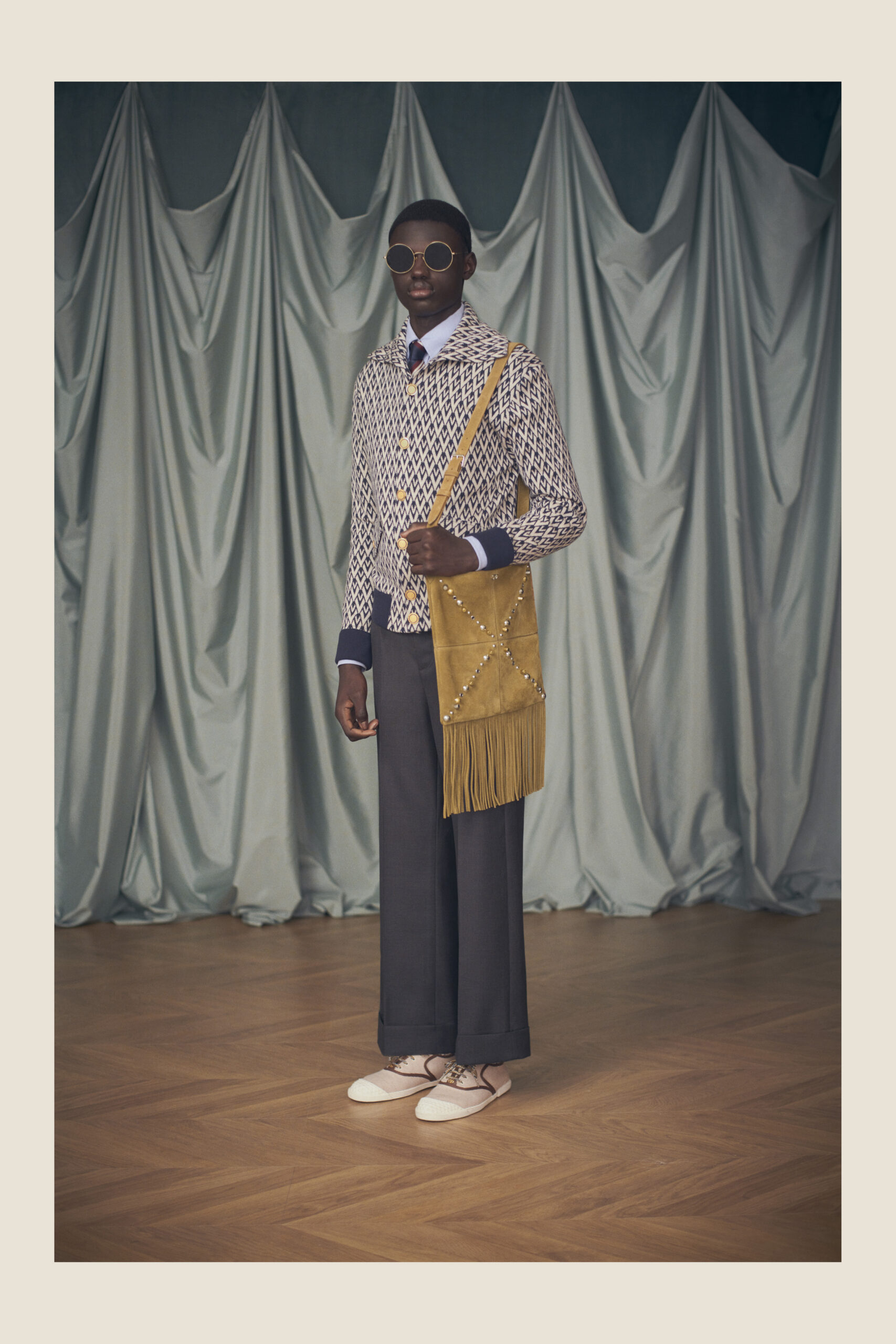 Ο Alessandro Michele εκπλήσσει το κοινό με την πρώτη του Resort 2025 collection για τον Valentino-20