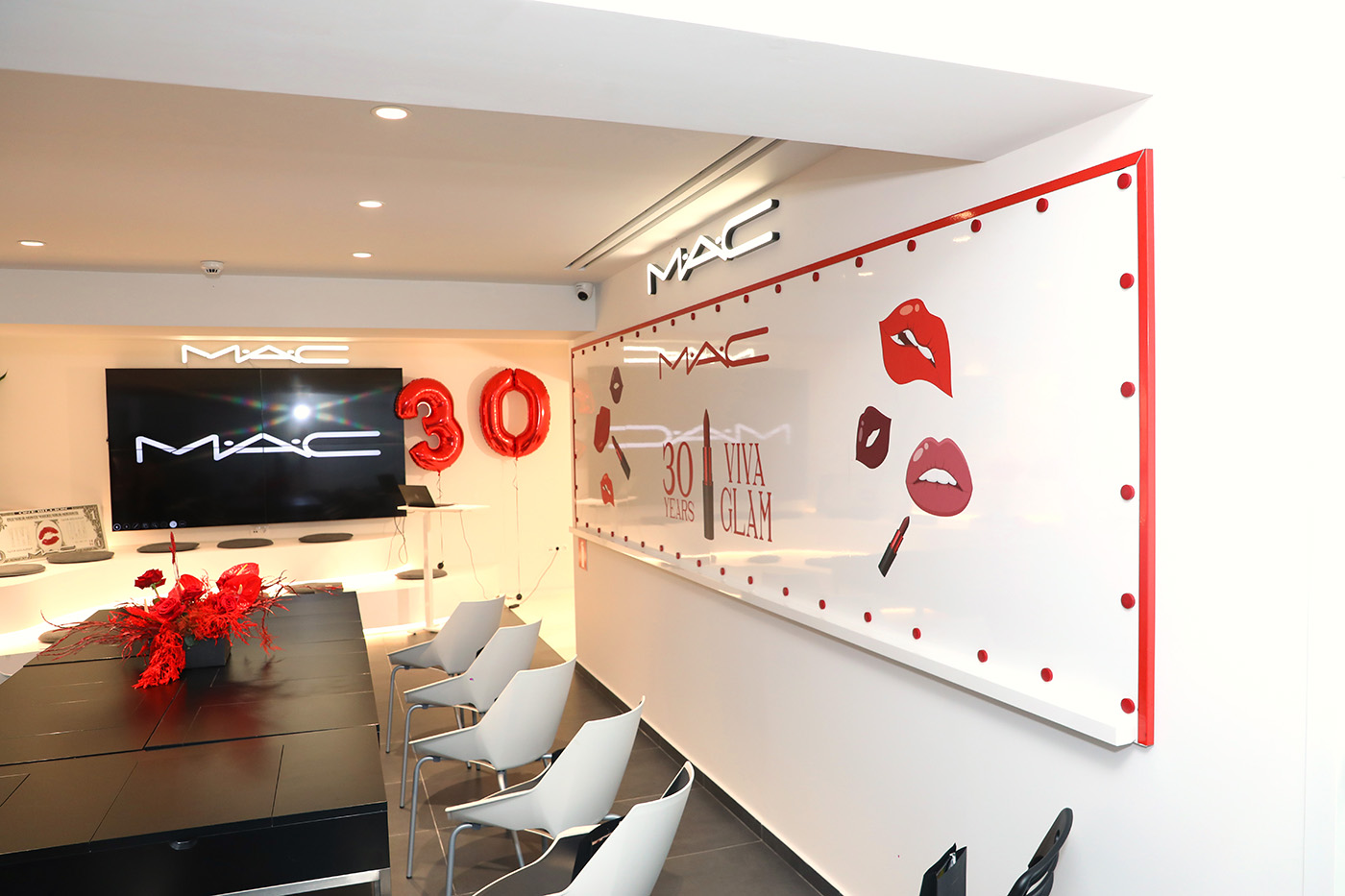 H MAC Cosmetics Greece υψώνει τη φωνή του προγράμματος VIVA GLAM στην Ελλάδα-6