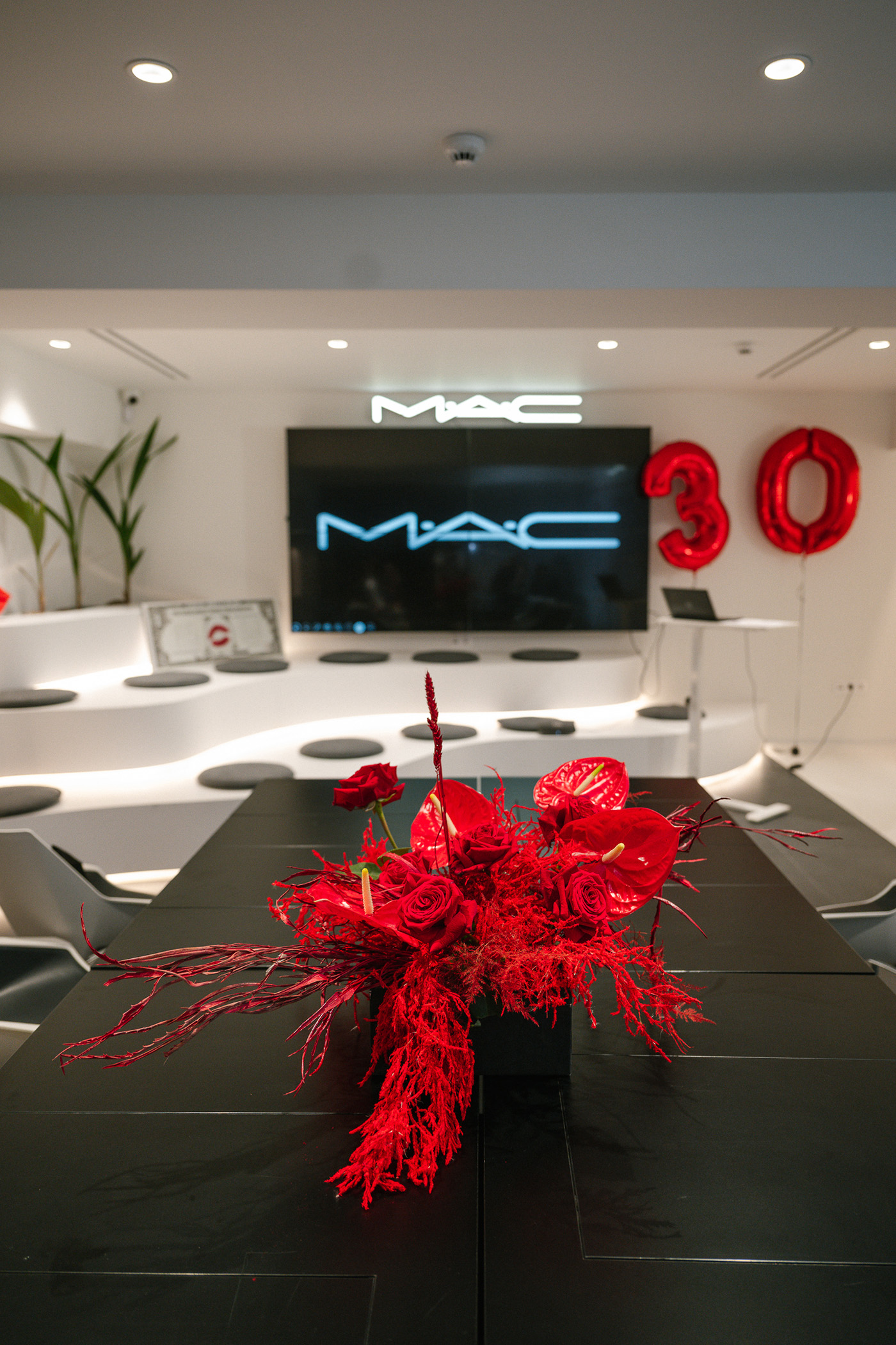 H MAC Cosmetics Greece υψώνει τη φωνή του προγράμματος VIVA GLAM στην Ελλάδα-5