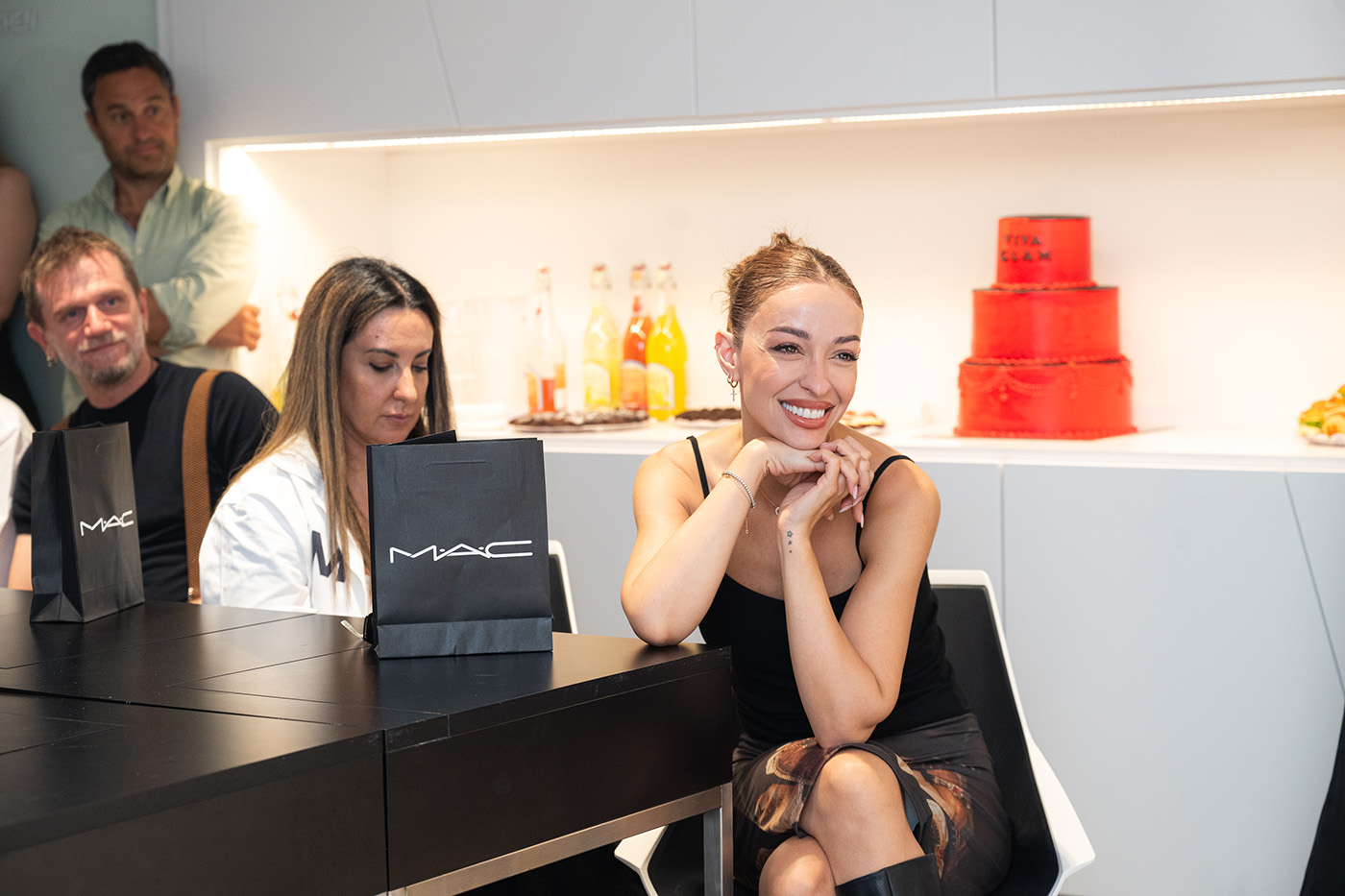 H MAC Cosmetics Greece υψώνει τη φωνή του προγράμματος VIVA GLAM στην Ελλάδα-2