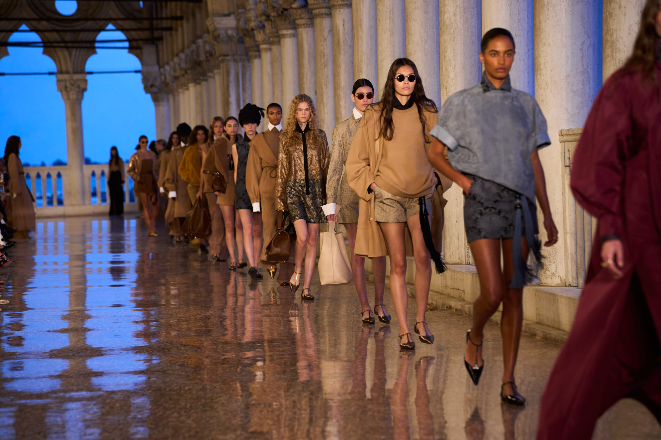 Η Max Mara Resort 2025 ακολουθεί τα βήματα του Marco Polo στη Βενετία-1