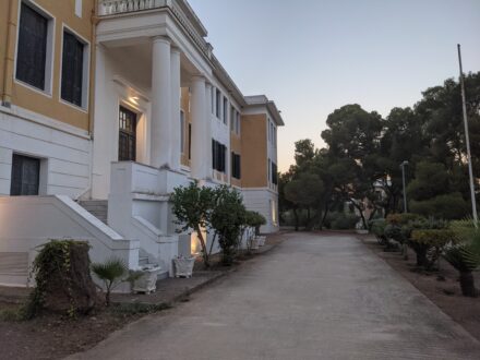The Water Or The Wave – AMA House: Η Vogue Greece ταξίδεψε στις Σπέτσες για το opening της έκθεσης-1