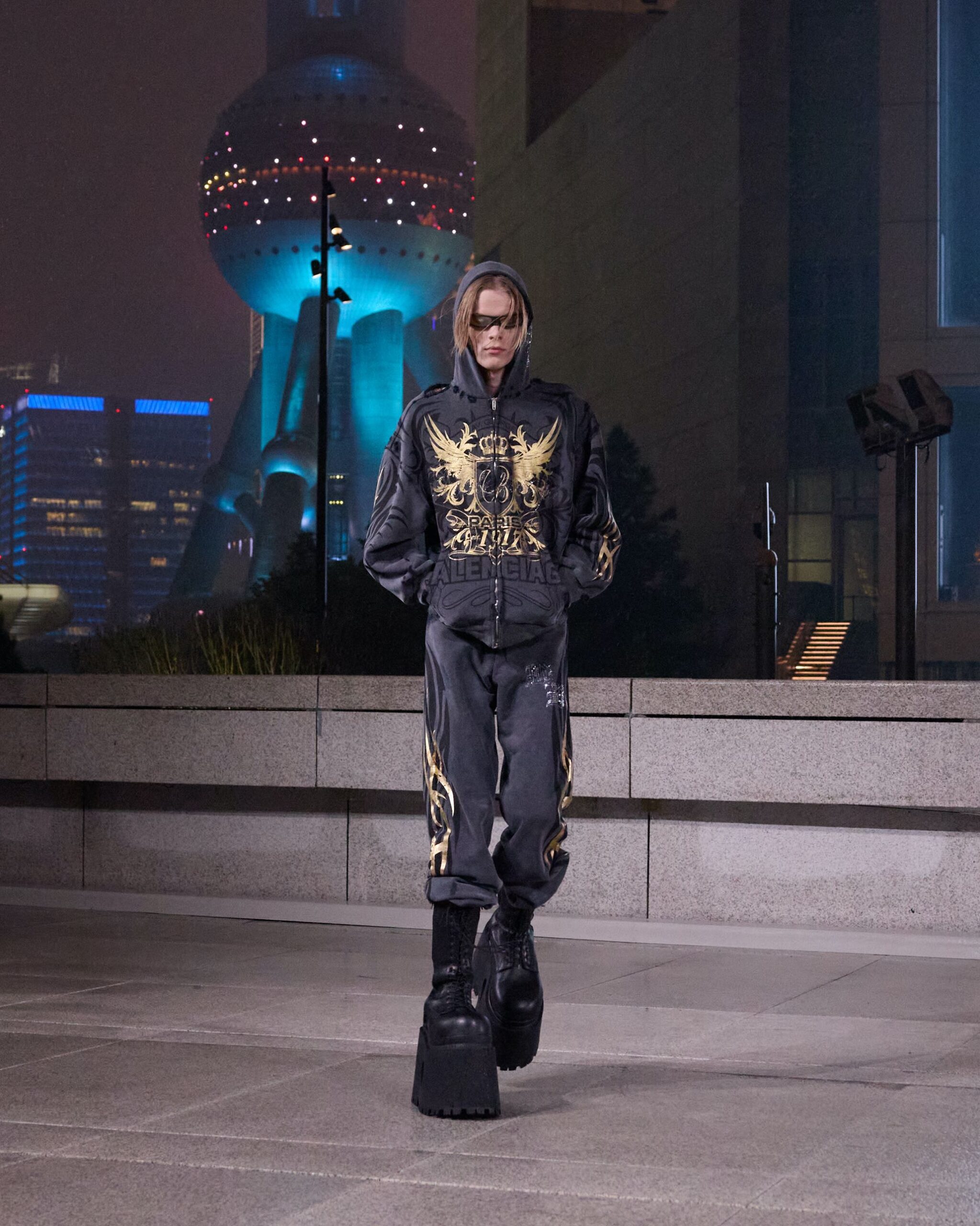 Balenciaga Spring 2025: Ο Demna ταξιδεύει τον οίκο στη Σαγκάη-1