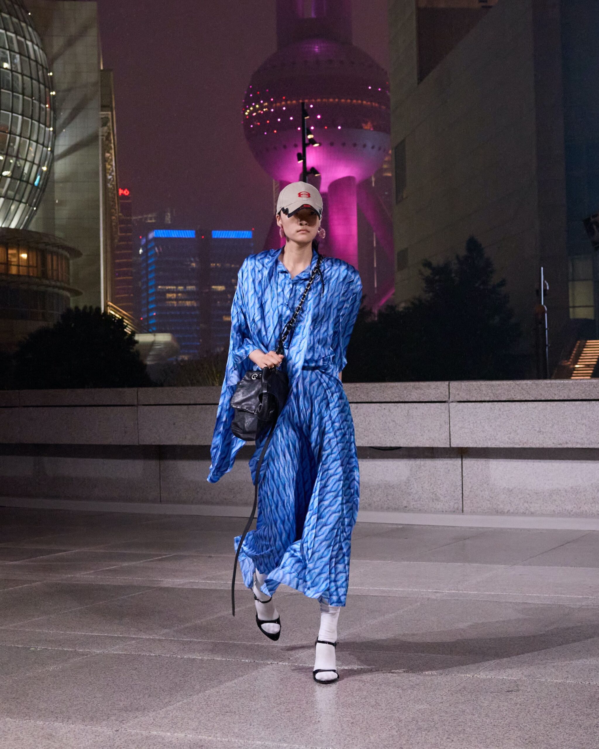 Balenciaga Spring 2025: Ο Demna ταξιδεύει τον οίκο στη Σαγκάη-4
