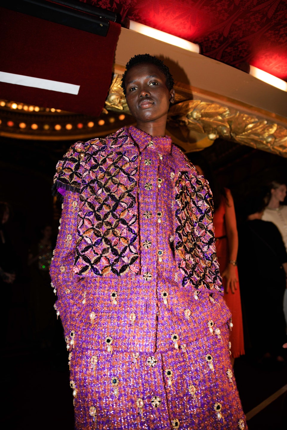 Chanel Haute Couture Φθινόπωρο/Χειμώνας 2024-25: Ένα πρωινό στην Όπερα-4