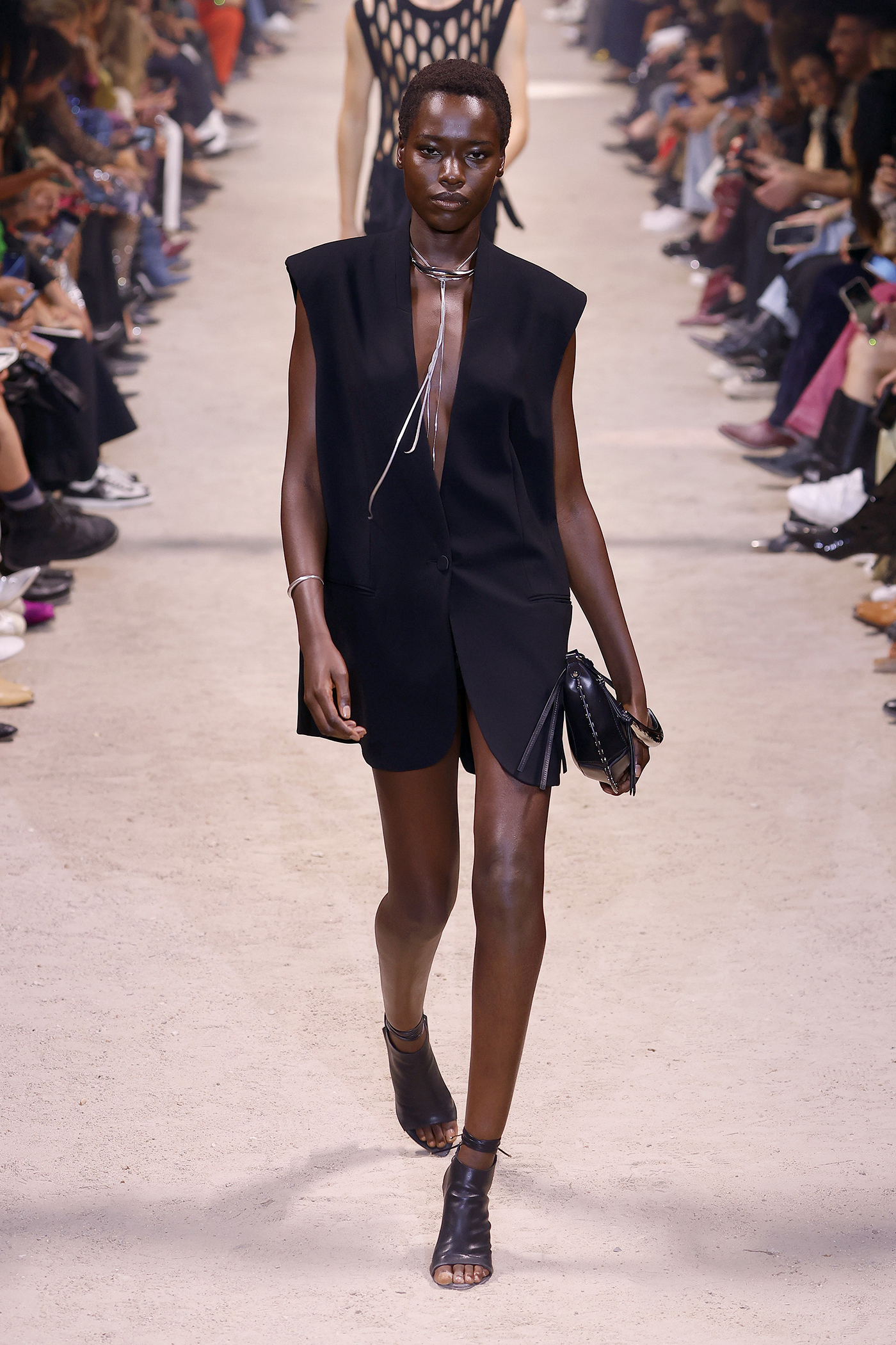 Γιλέκο: Τα 6 μεγαλύτερα vest trends που πρωταγωνιστούν αυτό το καλοκαίρι-5
