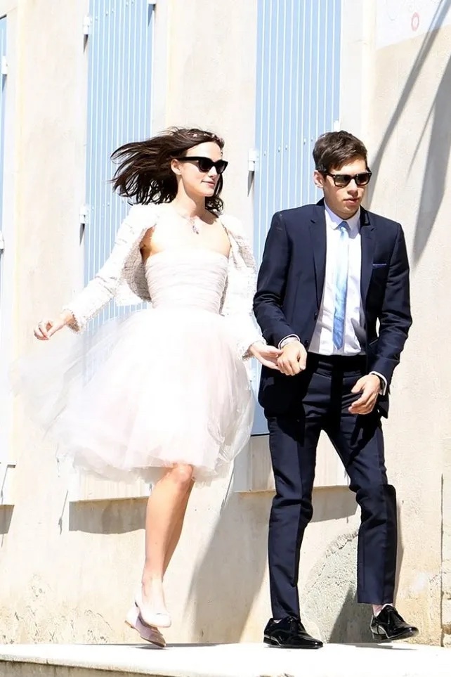 Keira Knightley: To εντυπωσιακό bridal look στο Chanel FW24-25 couture show-1