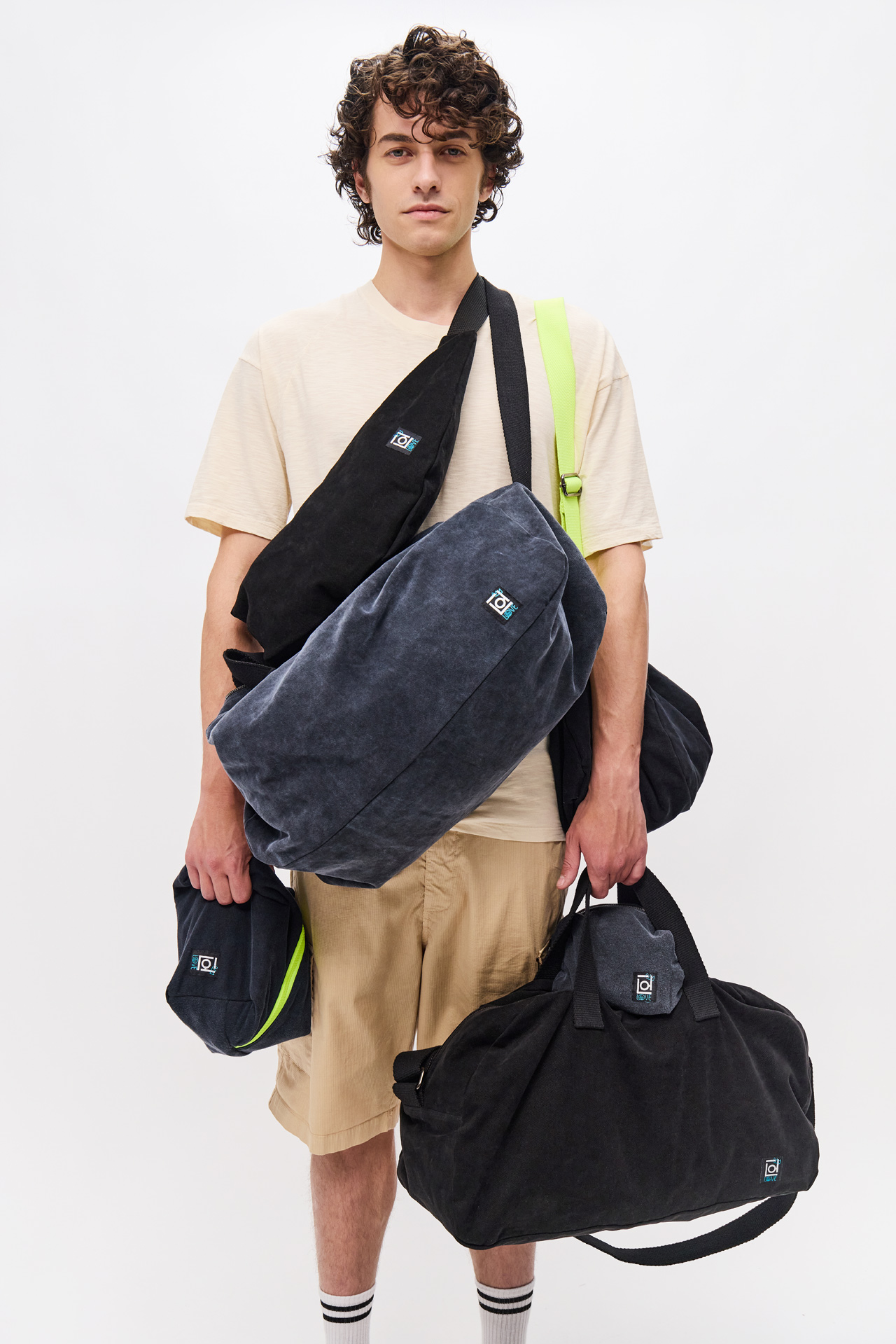 Dirty Laundry x Bleecker & Love: Τα αξεσουάρ που θα μας ακολουθούν στις διακοπές-2