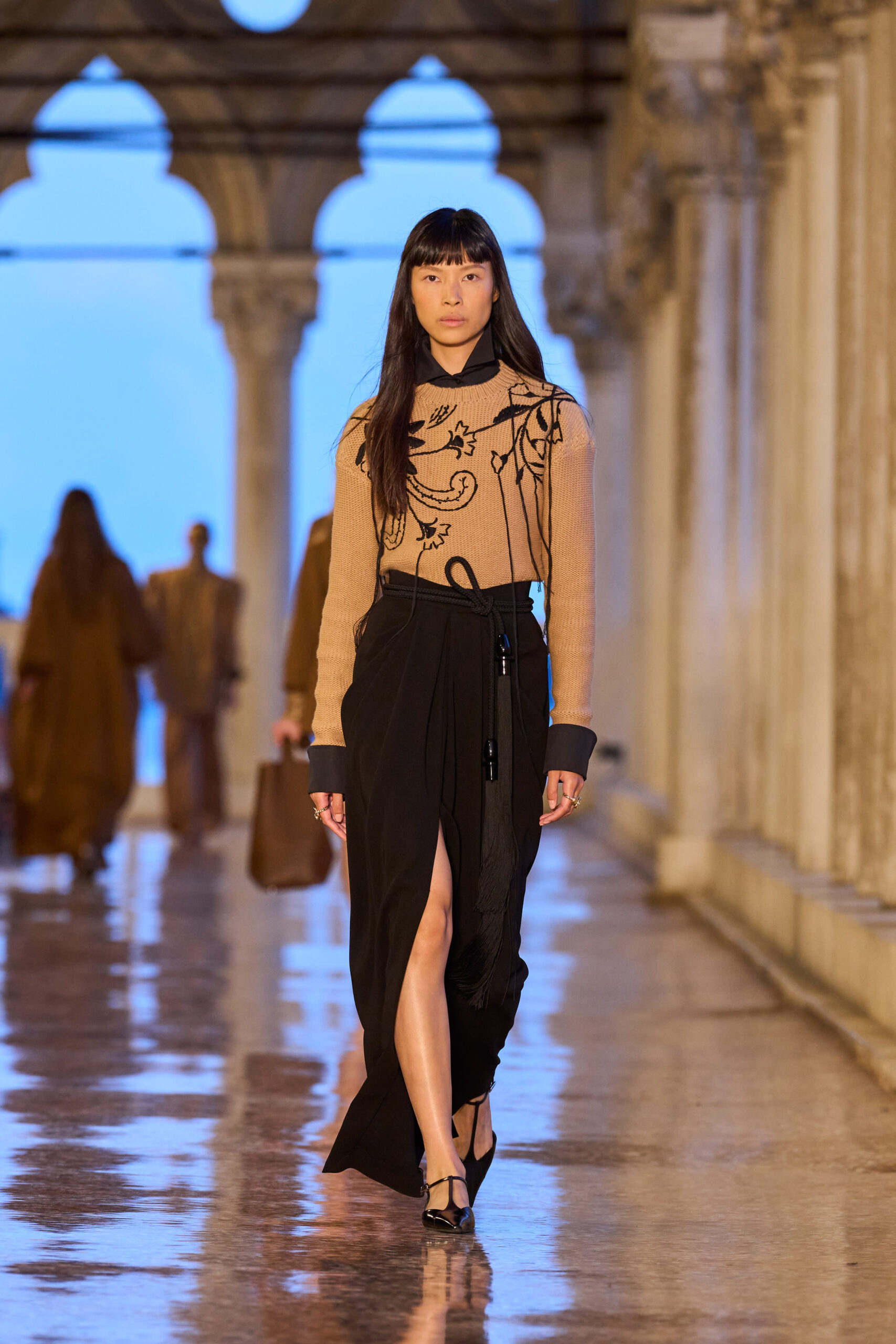 Η Max Mara Resort 2025 ακολουθεί τα βήματα του Marco Polo στη Βενετία-11