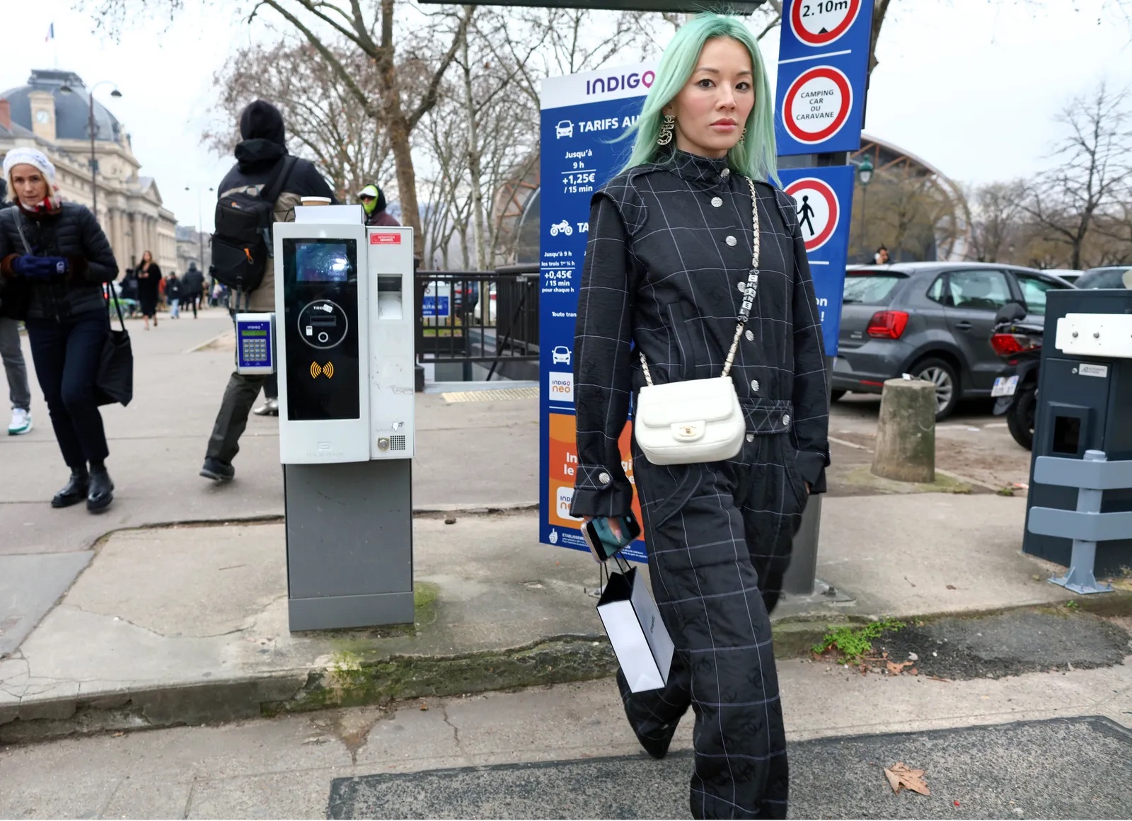 Chanel: Tα καλύτερα street style look με την υπογραφή της Virginie Viard-5