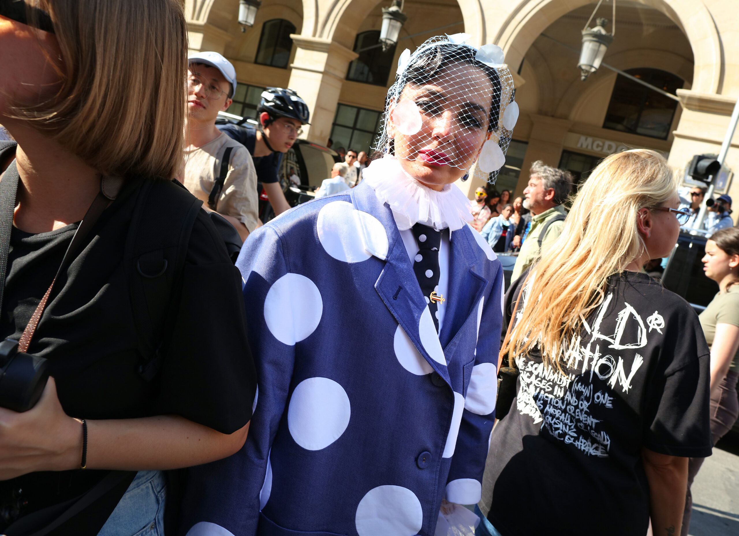 Τι φορούν τώρα στο Παρίσι; Τα ωραιότερα street style looks-10