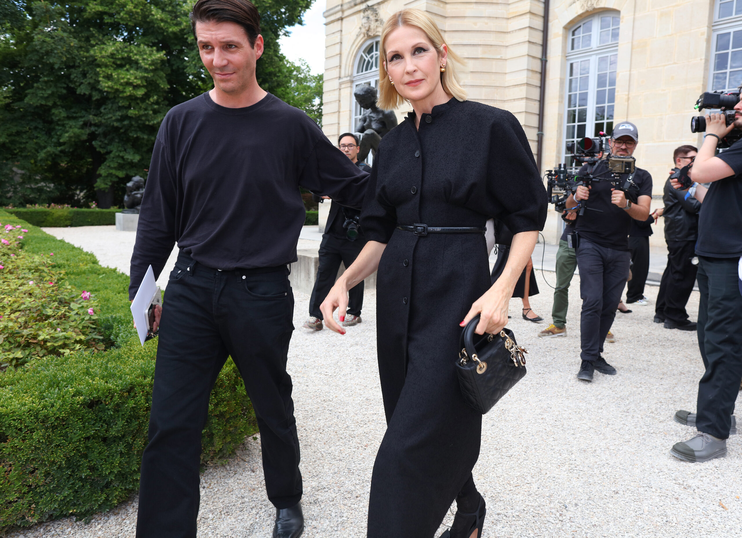 Τι φορούν τώρα στο Παρίσι; Τα ωραιότερα street style looks-1