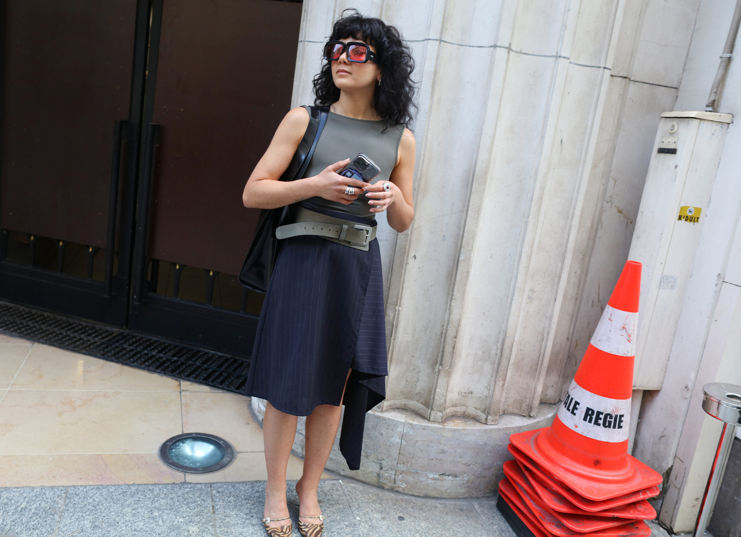 Τι φορούν τώρα στο Παρίσι; Τα ωραιότερα street style looks-25