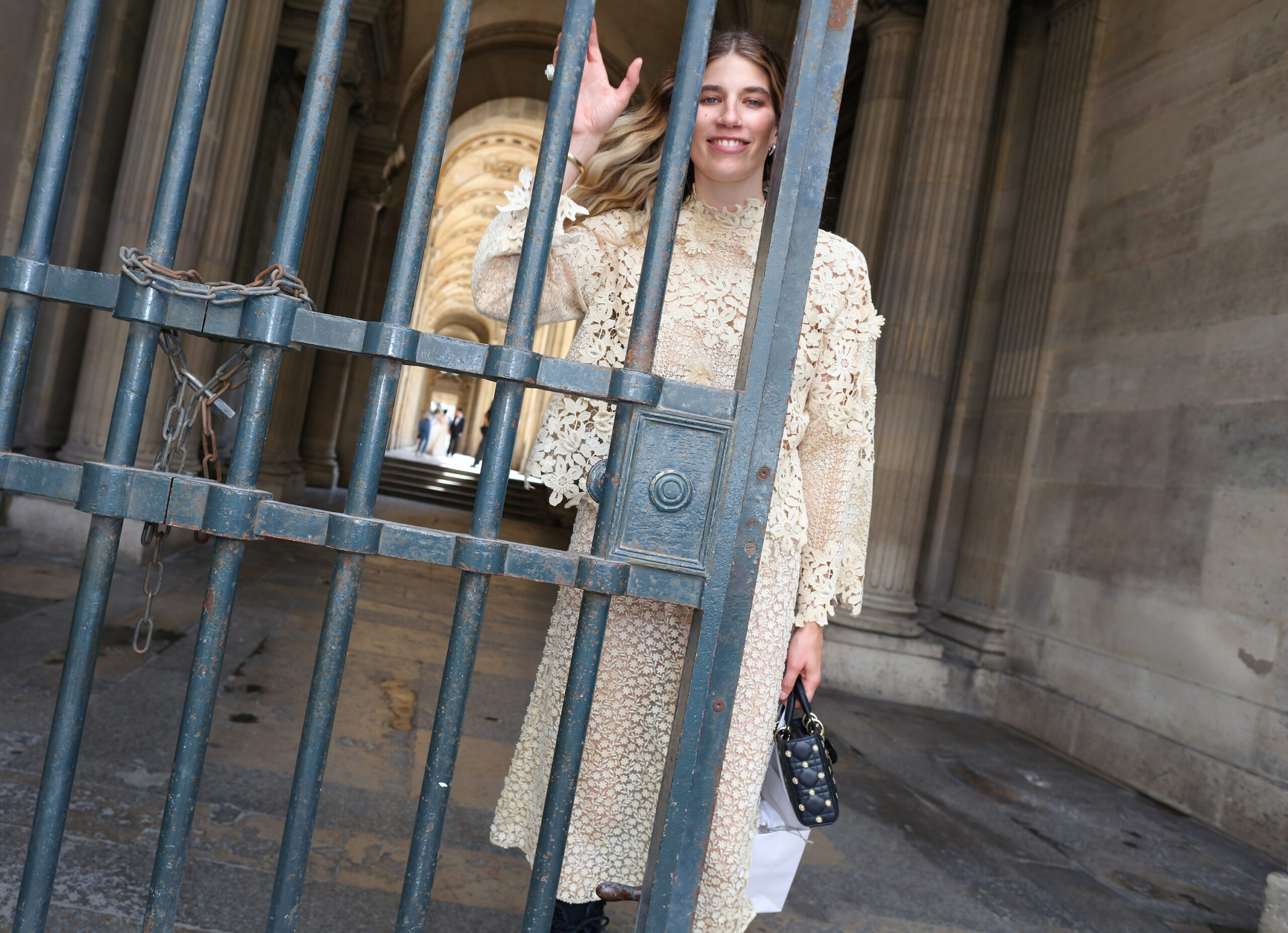 Τι φορούν τώρα στο Παρίσι; Τα ωραιότερα street style looks-24