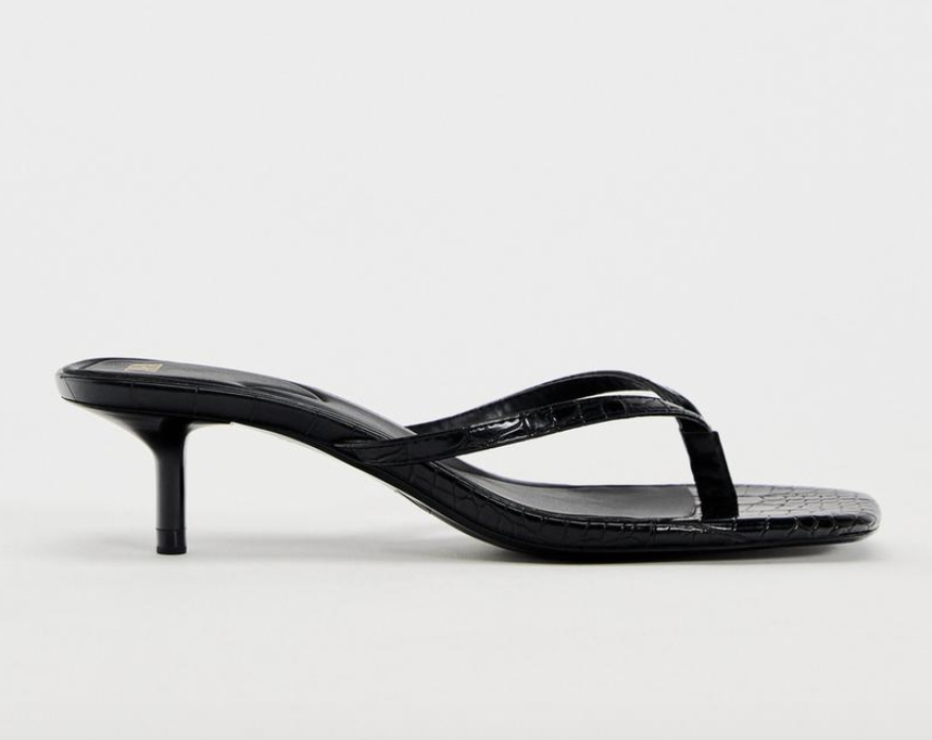 Toe sandals: Πώς να συνδυάσετε τα trendy παπούτσια του street style-2