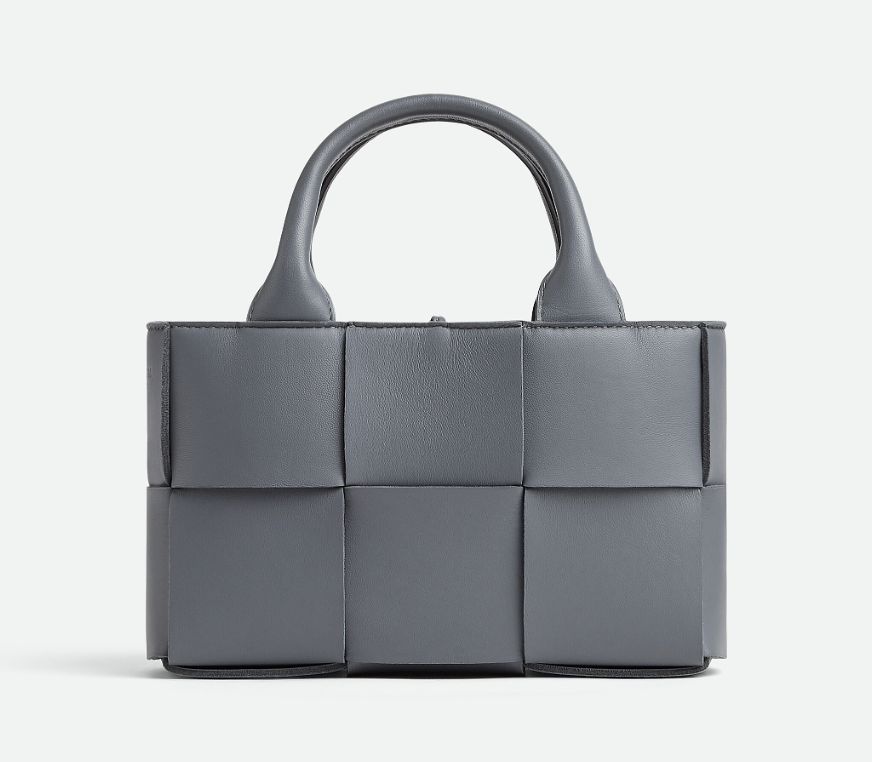 Bag trends: Τα 6 χρώματα που πρωταγωνιστούν στις τσάντες του 2024-1