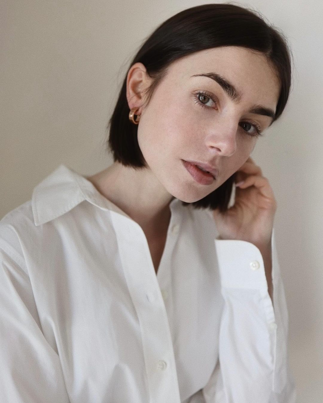 Italian bob: Η Lily Collins τόλμησε το καρέ κούρεμα του καλοκαιριού-1