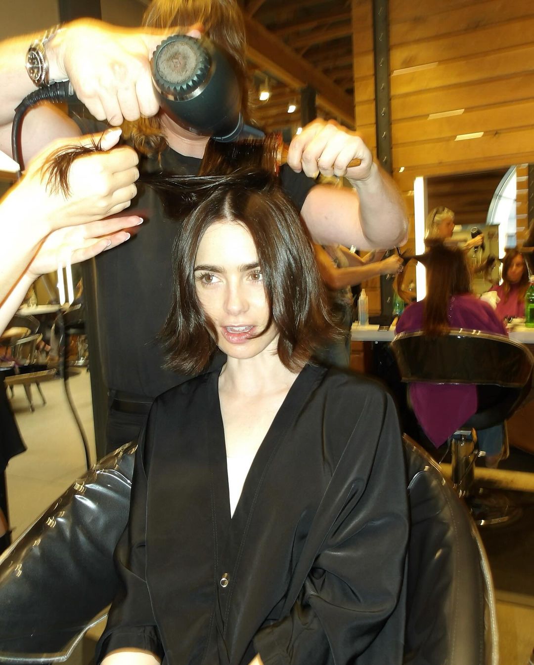 Italian bob: Η Lily Collins τόλμησε το καρέ κούρεμα του καλοκαιριού-2