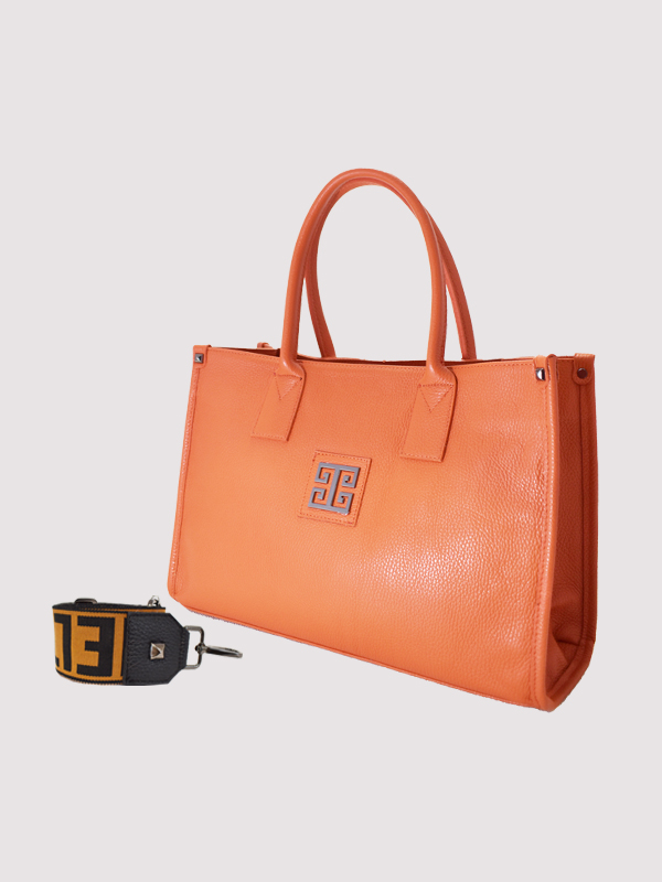 EL Bags: Οι Vogue editors ξεχωρίζουν τα essential σχέδια του καλοκαιριού-5